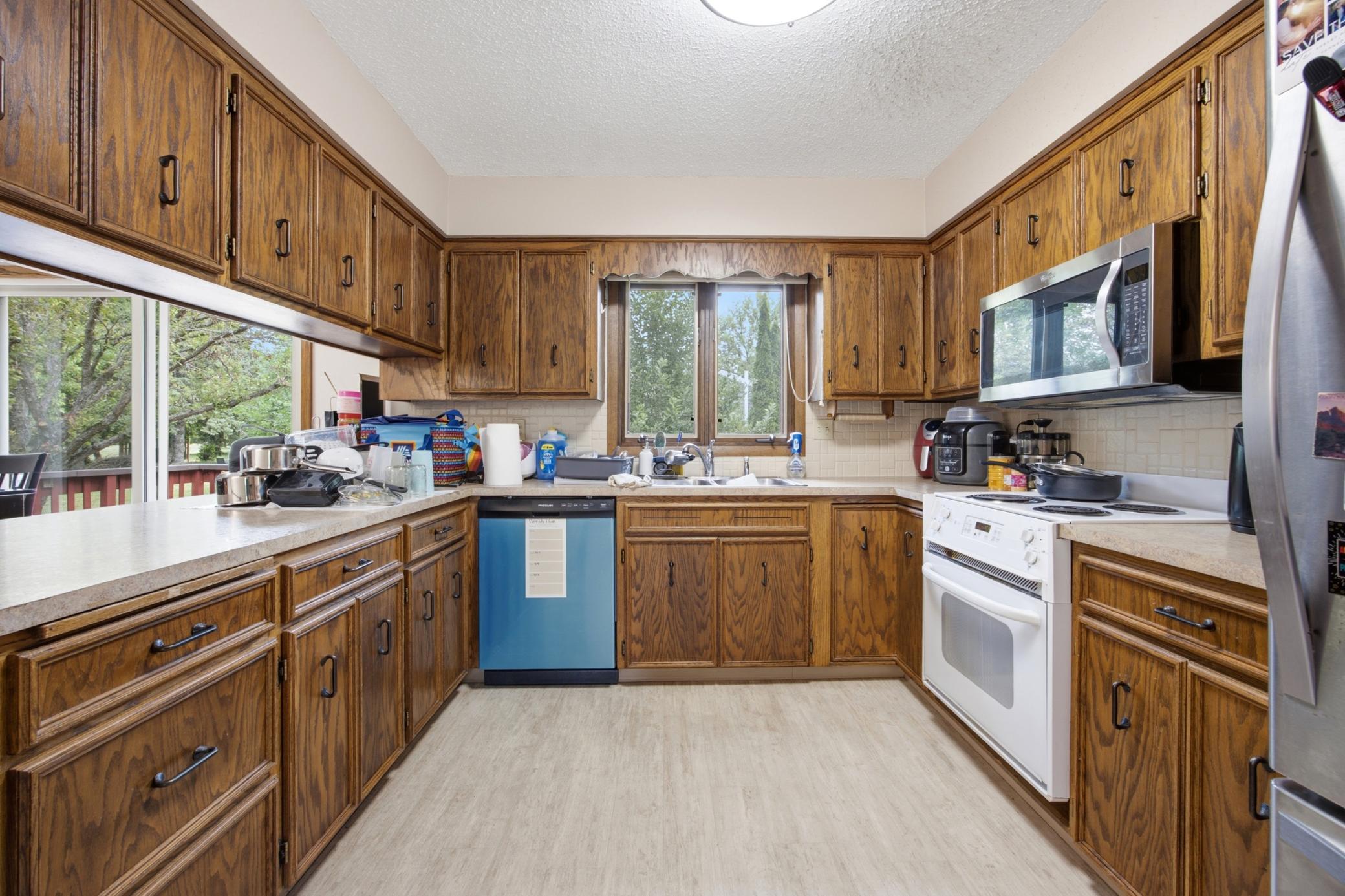306 37th Avenue S, Moorhead MN 56560 - Photo 5 of 37