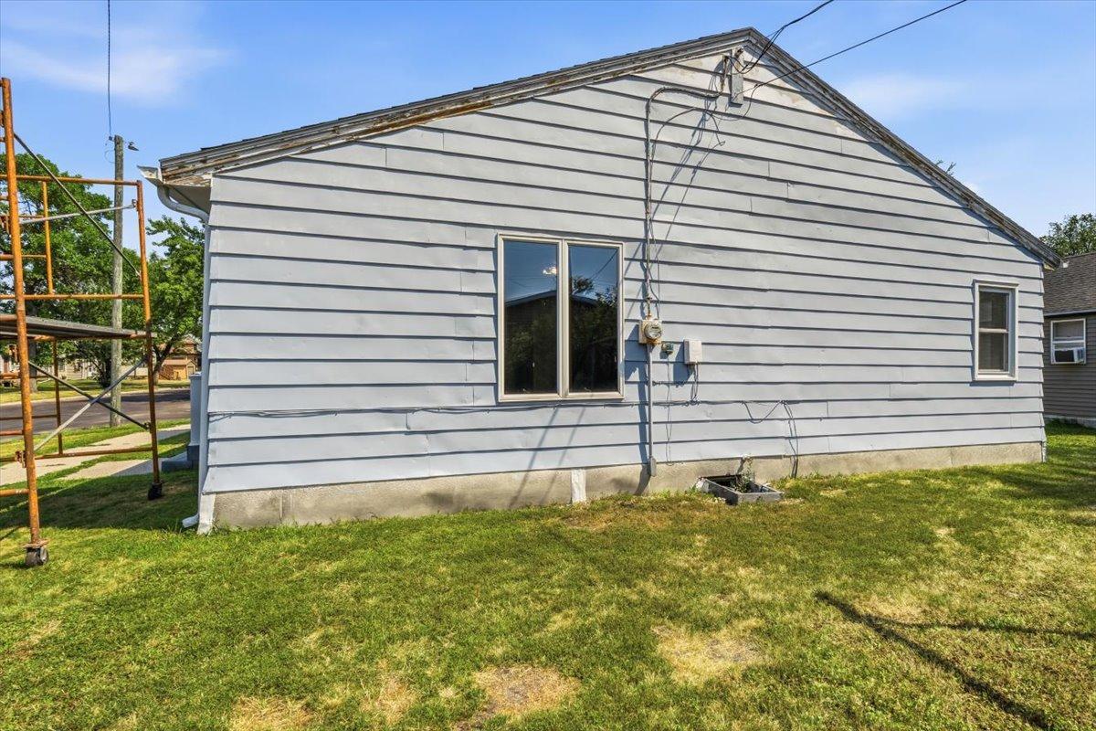 422 2nd Street N, Wahpeton ND 58075 - Photo 8 of 54