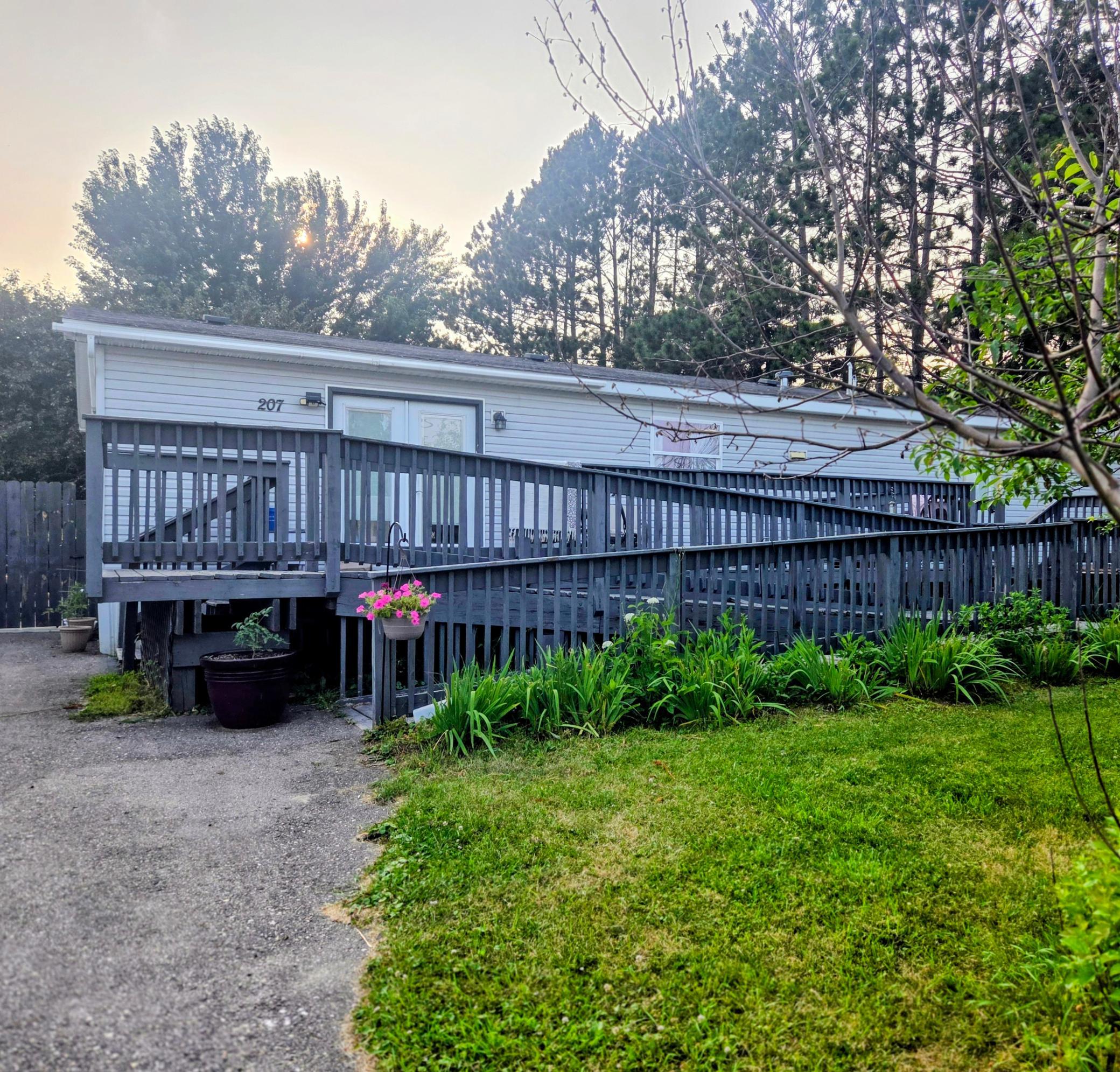 2001 single family home for sale at 207 Lakin Avenue SW in Kelliher, MN — 3 bed, 2 bath (photo 2 of 17)