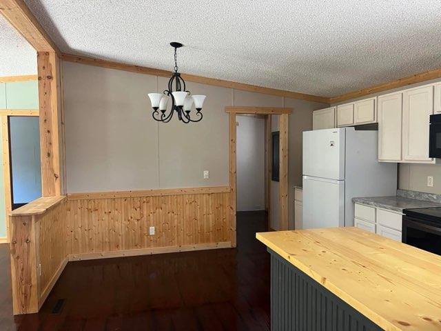 2001 single family home for sale at 207 Lakin Avenue SW in Kelliher, MN — 3 bed, 2 bath (photo 7 of 17)
