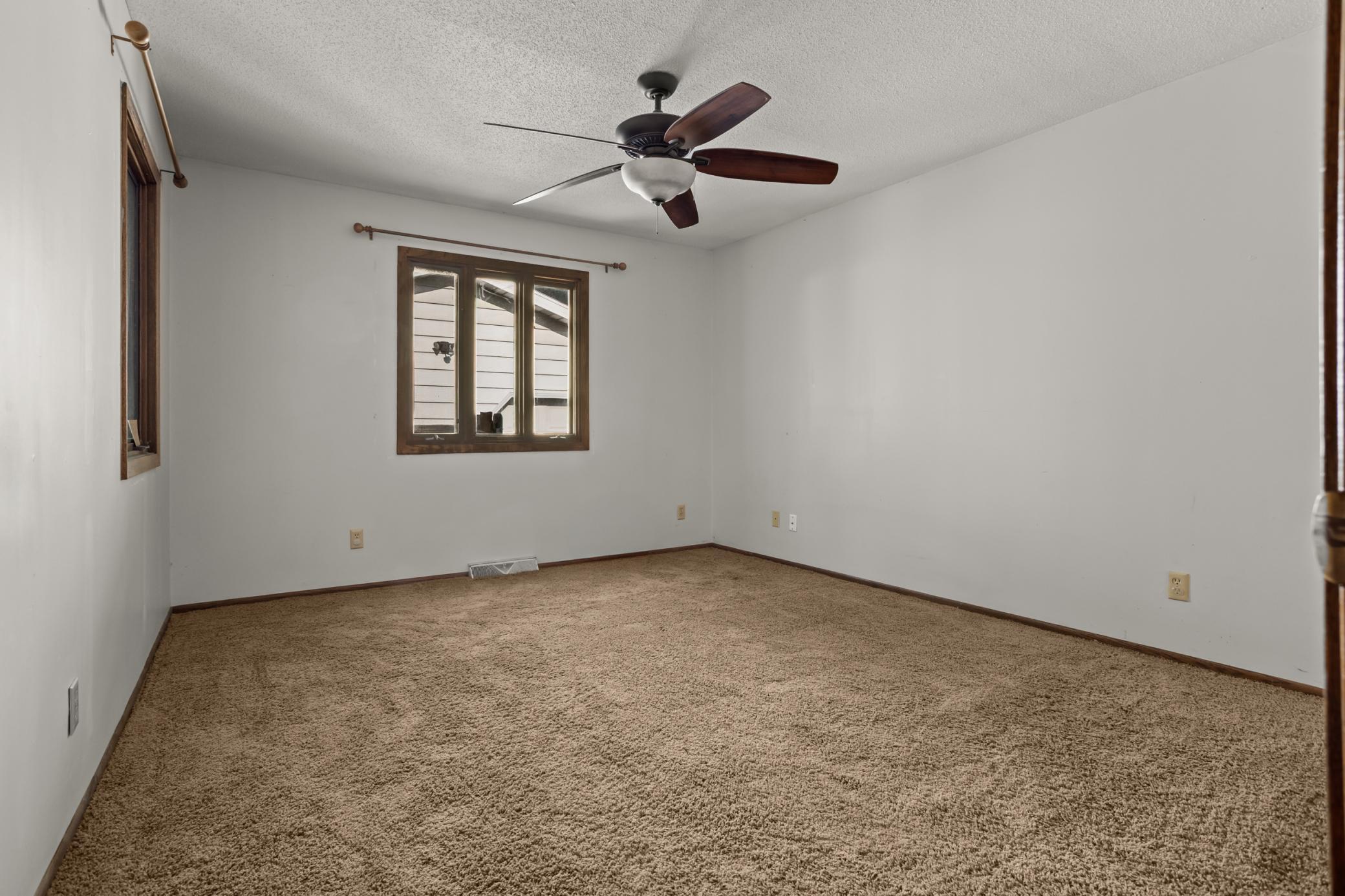 405 14th Street N, Moorhead MN 56560 - Photo 12 of 33