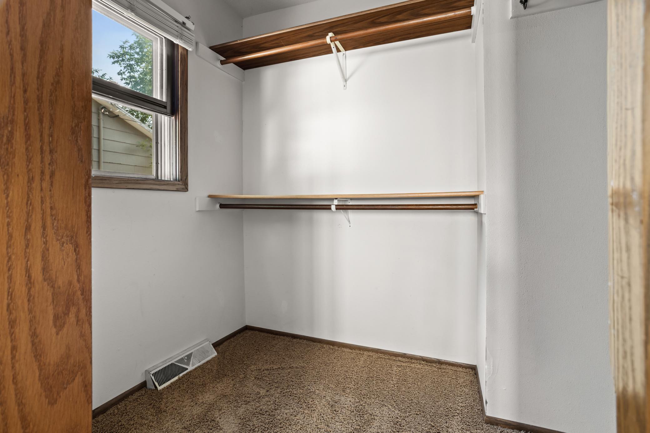 405 14th Street N, Moorhead MN 56560 - Photo 13 of 33
