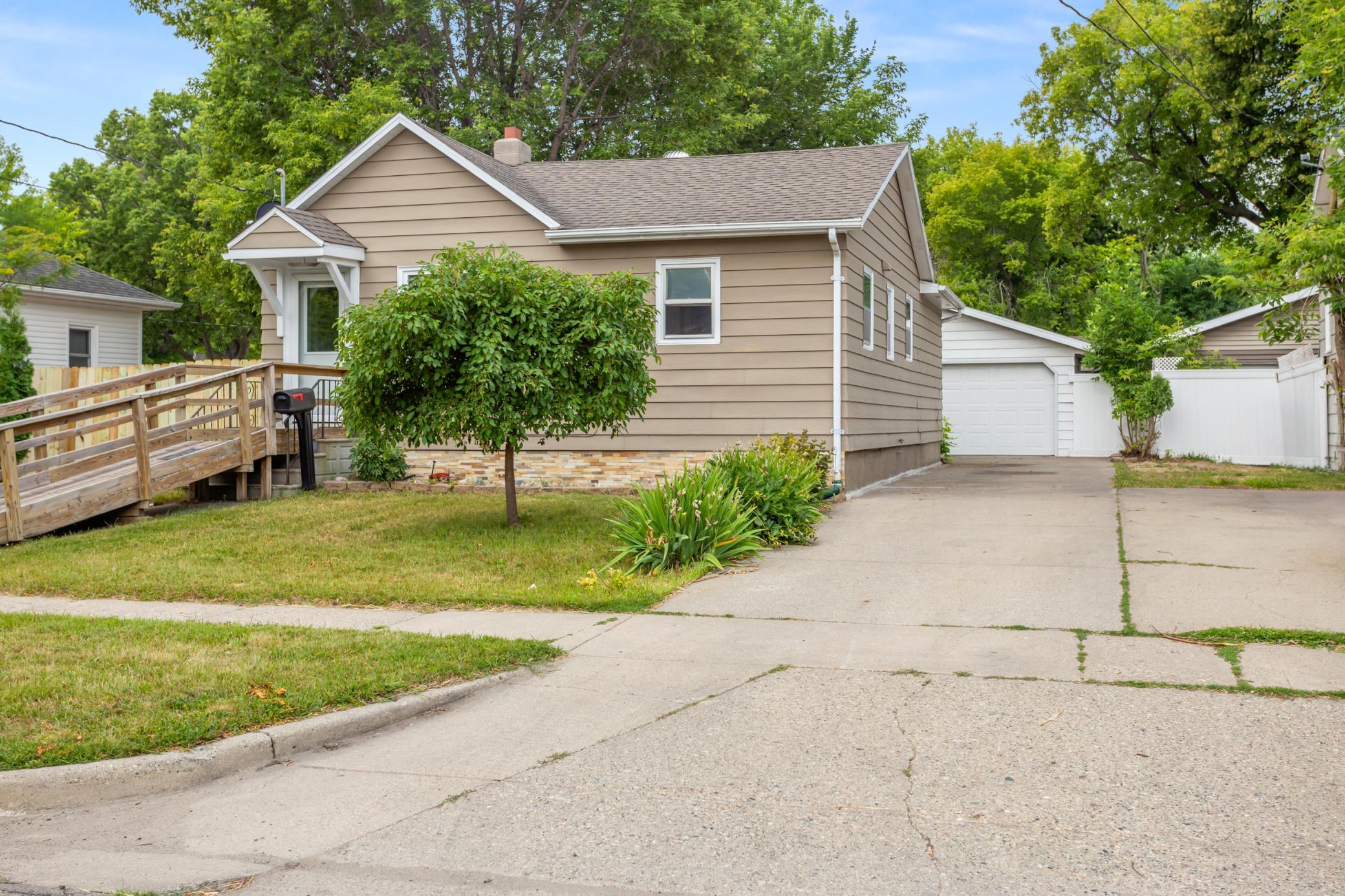 405 14th Street N, Moorhead MN 56560 - Photo 27 of 33
