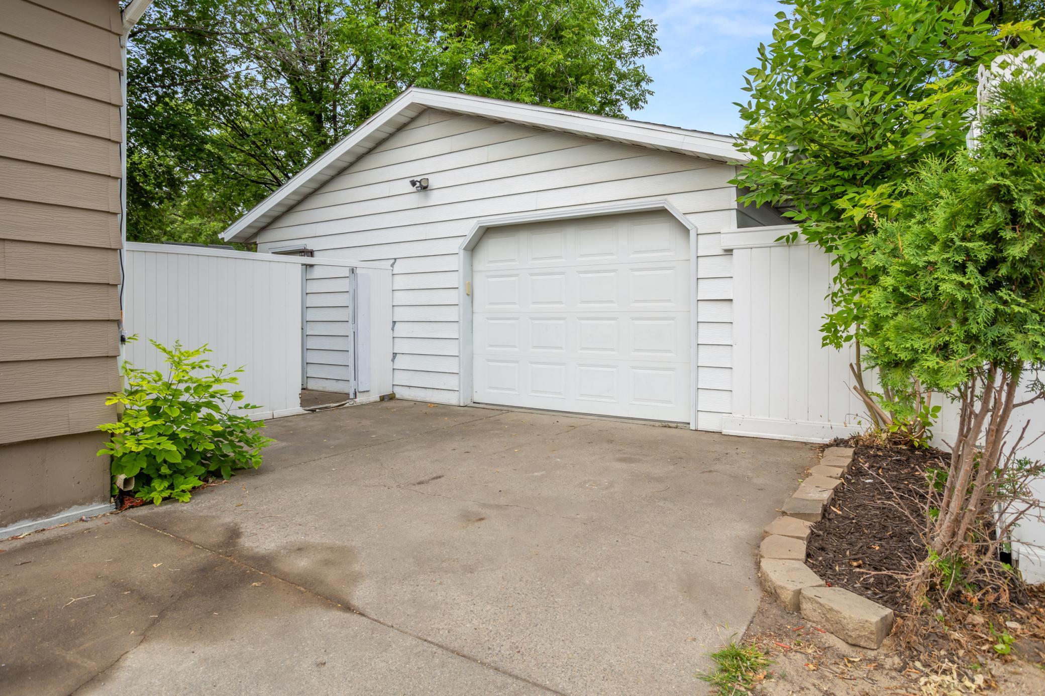405 14th Street N, Moorhead MN 56560 - Photo 28 of 33