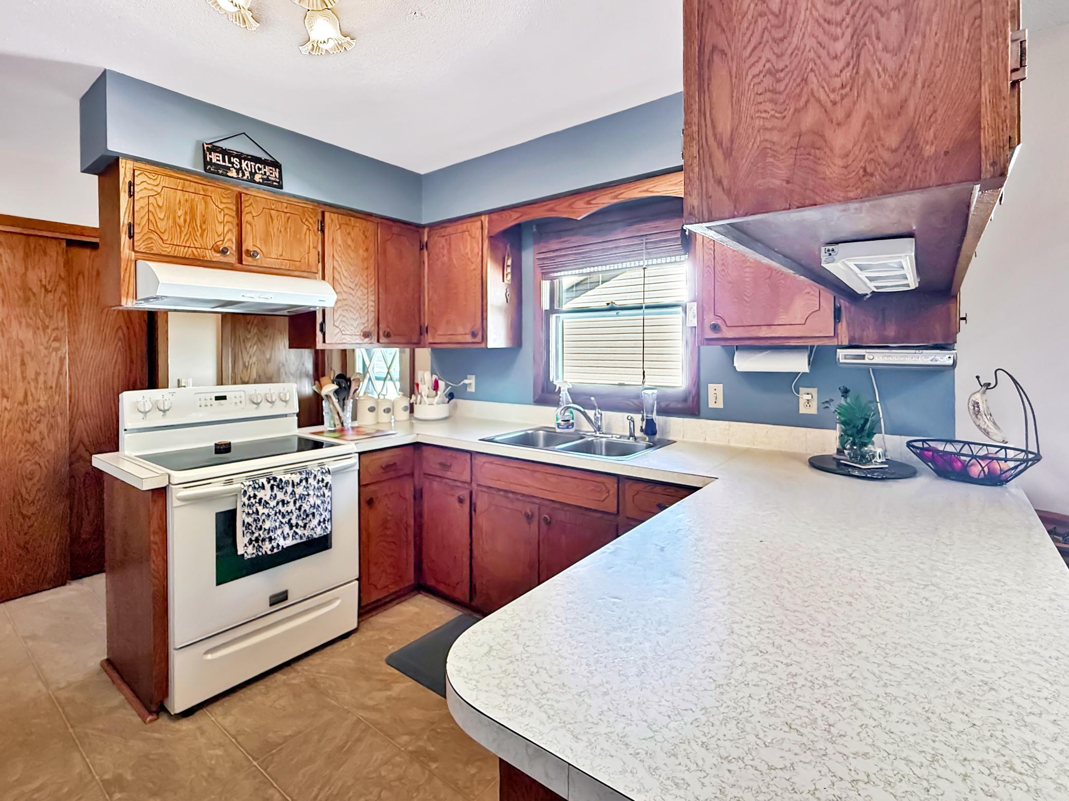 1970 single family home for sale at 113 Circle Drive in Thief River Falls, MN — 4 bed, 3 bath (photo 11 of 45)