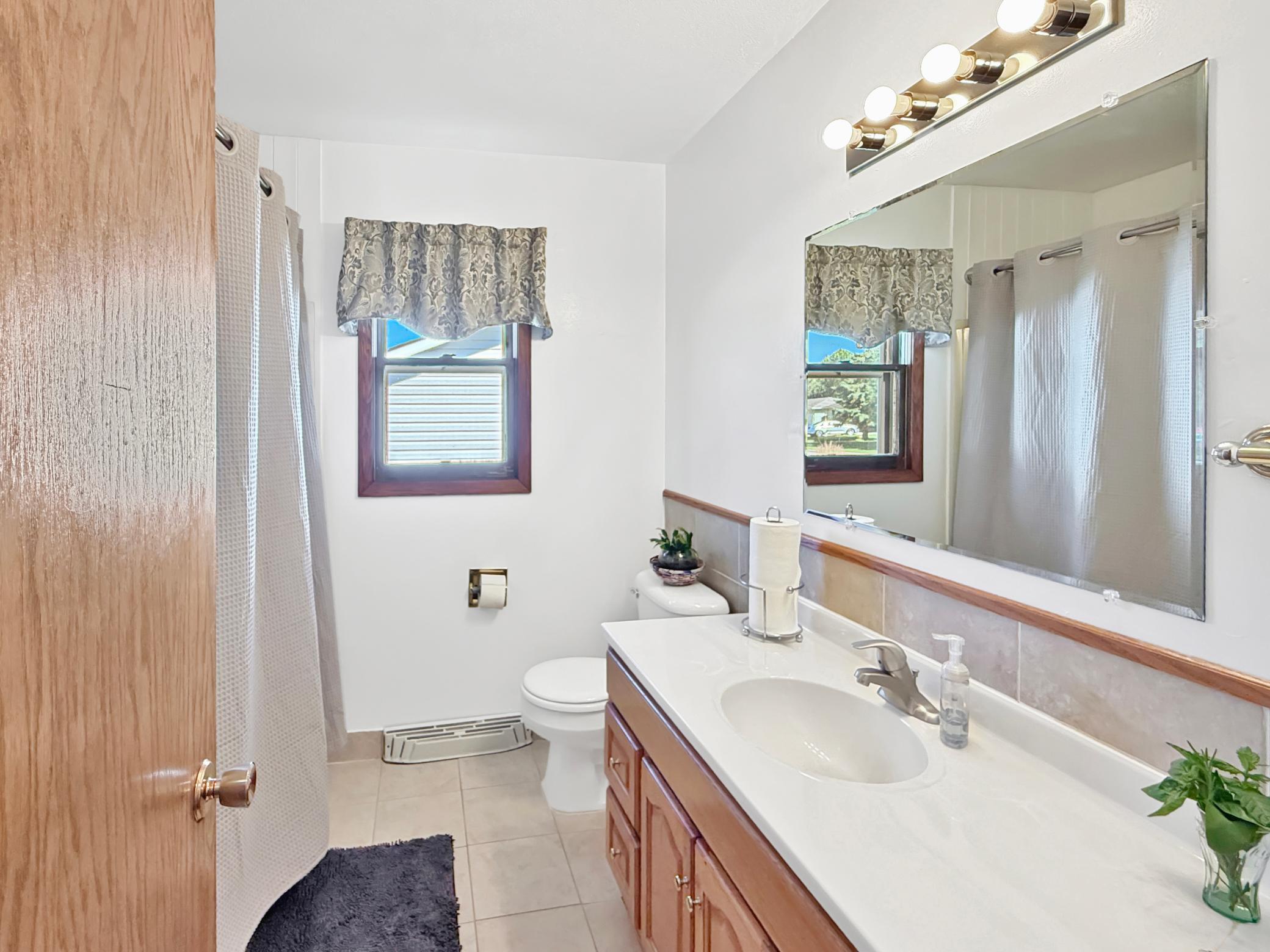 1970 single family home for sale at 113 Circle Drive in Thief River Falls, MN — 4 bed, 3 bath (photo 17 of 45)