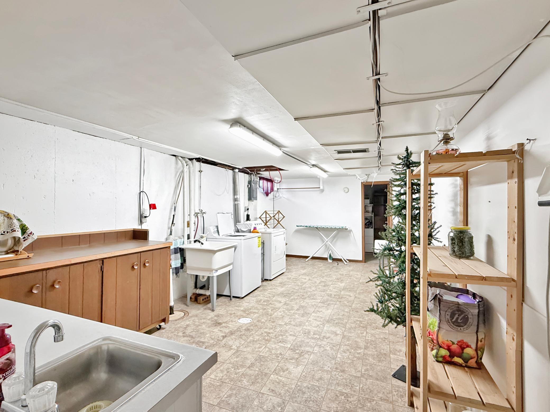 1970 single family home for sale at 113 Circle Drive in Thief River Falls, MN — 4 bed, 3 bath (photo 29 of 45)