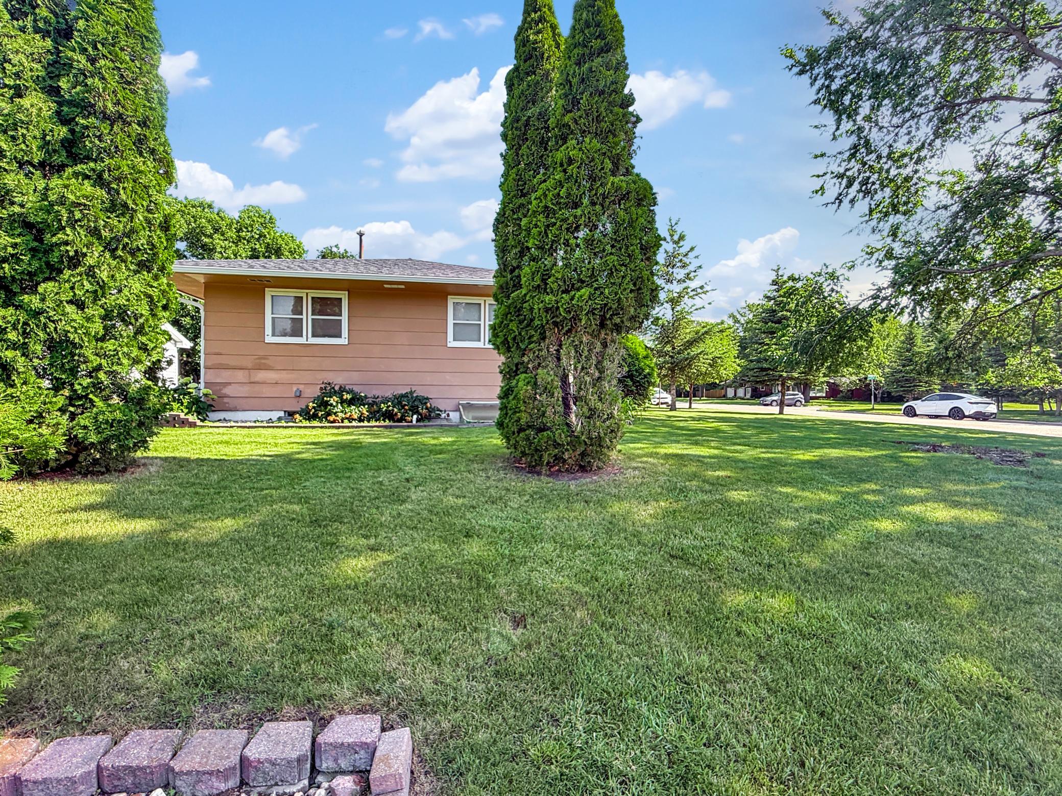 1970 single family home for sale at 113 Circle Drive in Thief River Falls, MN — 4 bed, 3 bath (photo 40 of 45)