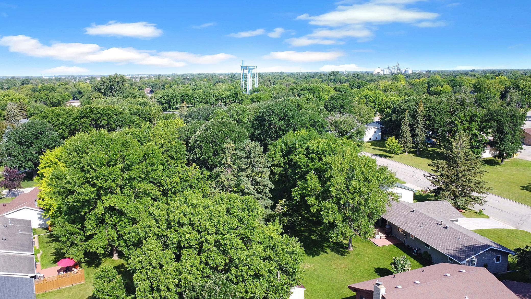 1970 single family home for sale at 113 Circle Drive in Thief River Falls, MN — 4 bed, 3 bath (photo 43 of 45)