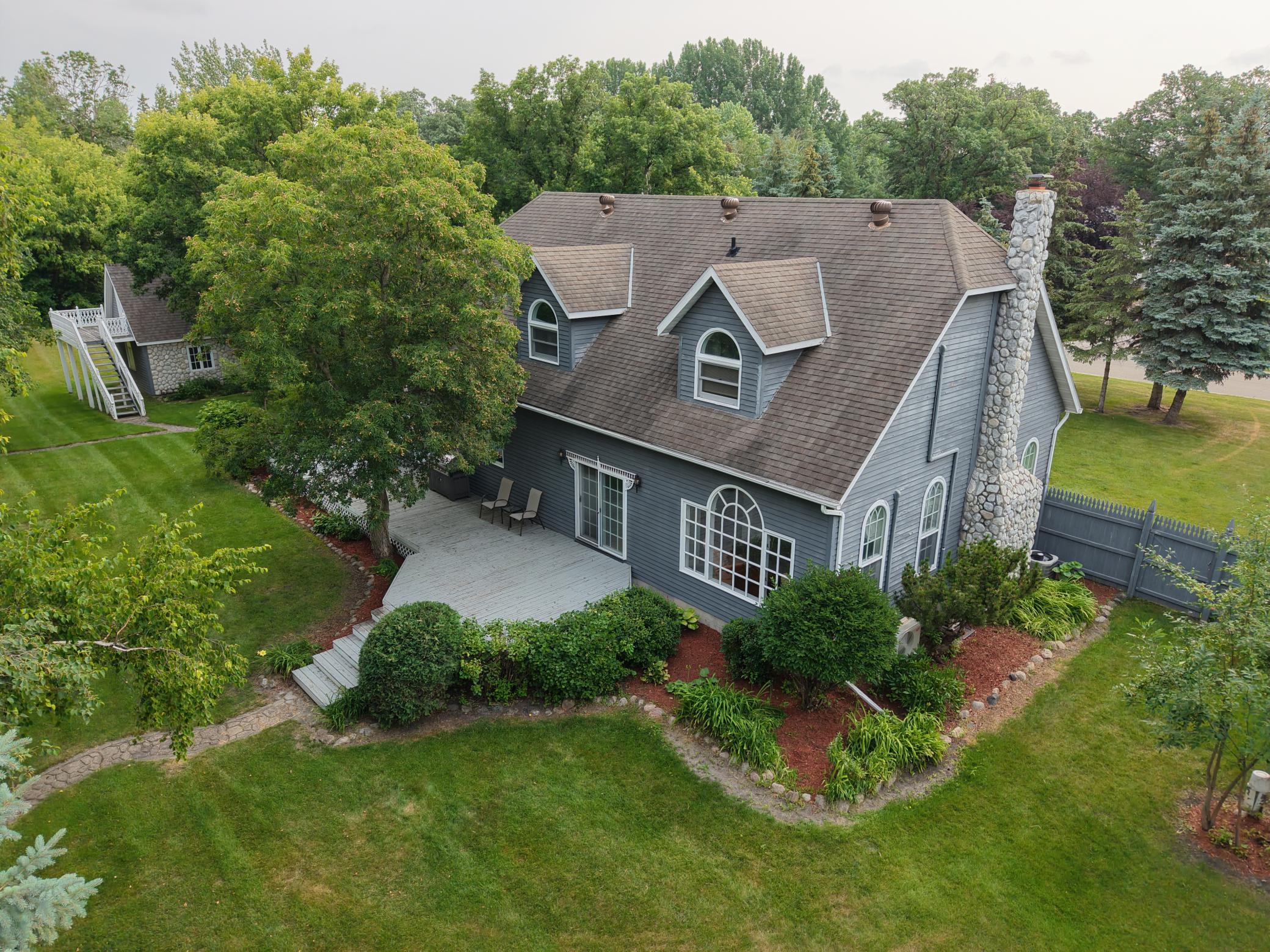1990 single family home for sale at 701 3rd Avenue NE in Roseau, MN — 3 bed, 3 bath (photo 2 of 23)