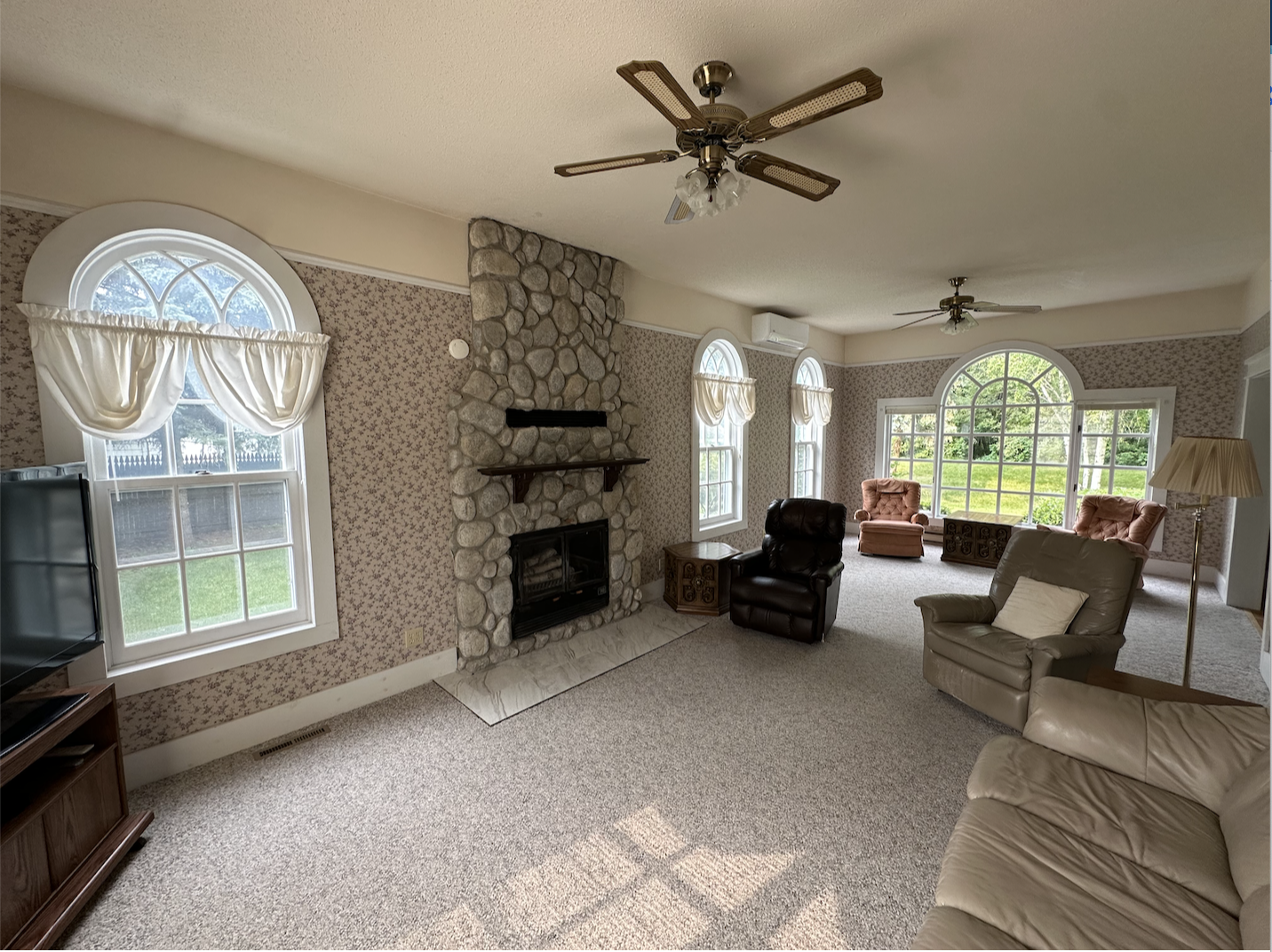 1990 single family home for sale at 701 3rd Avenue NE in Roseau, MN — 3 bed, 3 bath (photo 12 of 23)
