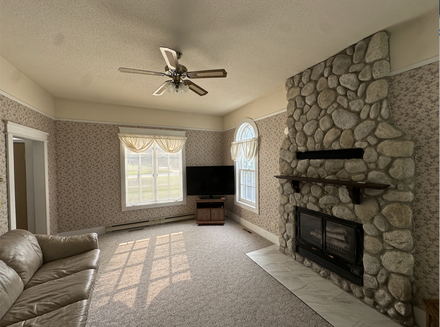 1990 single family home for sale at 701 3rd Avenue NE in Roseau, MN — 3 bed, 3 bath (photo 13 of 23)