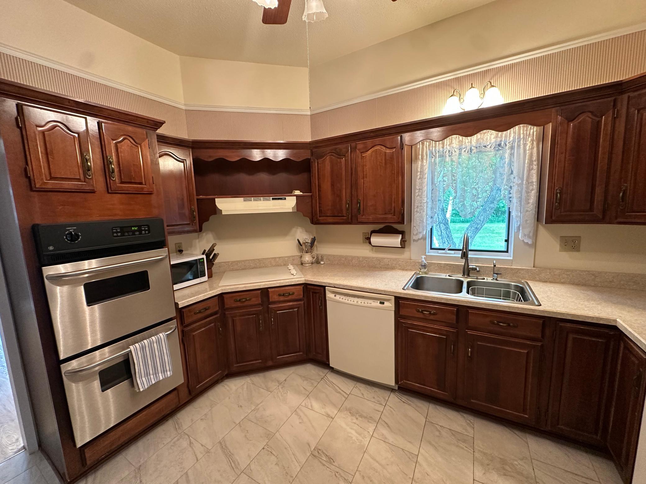 1990 single family home for sale at 701 3rd Avenue NE in Roseau, MN — 3 bed, 3 bath (photo 18 of 23)