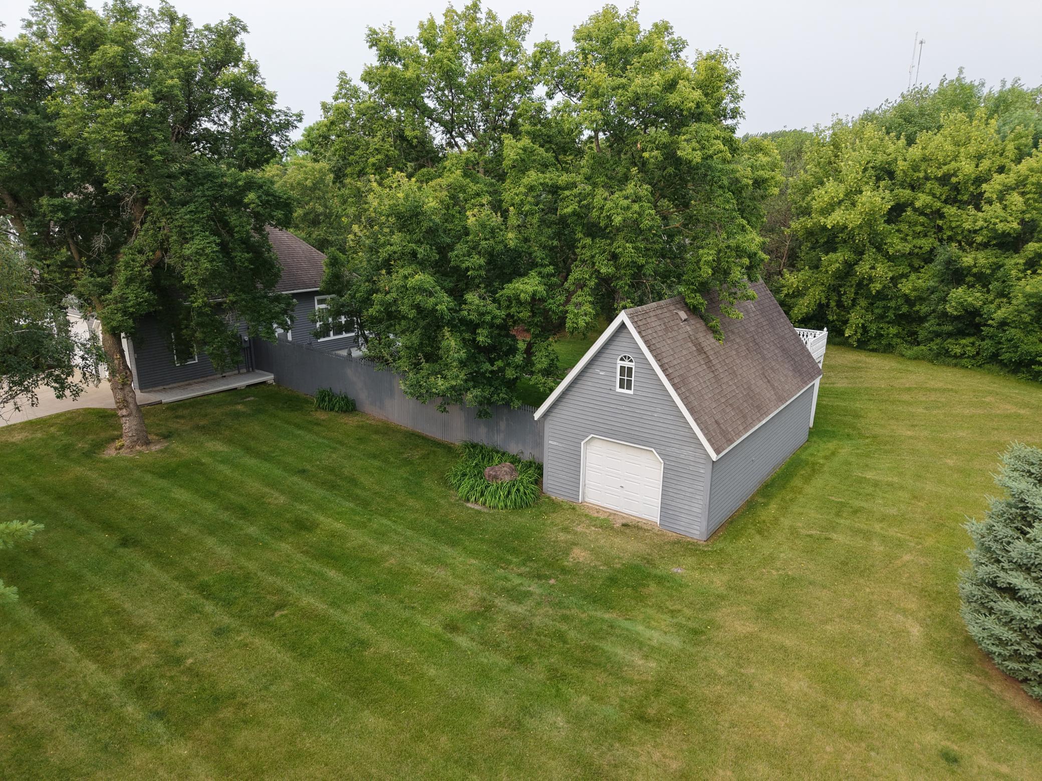 1990 single family home for sale at 701 3rd Avenue NE in Roseau, MN — 3 bed, 3 bath (photo 4 of 23)