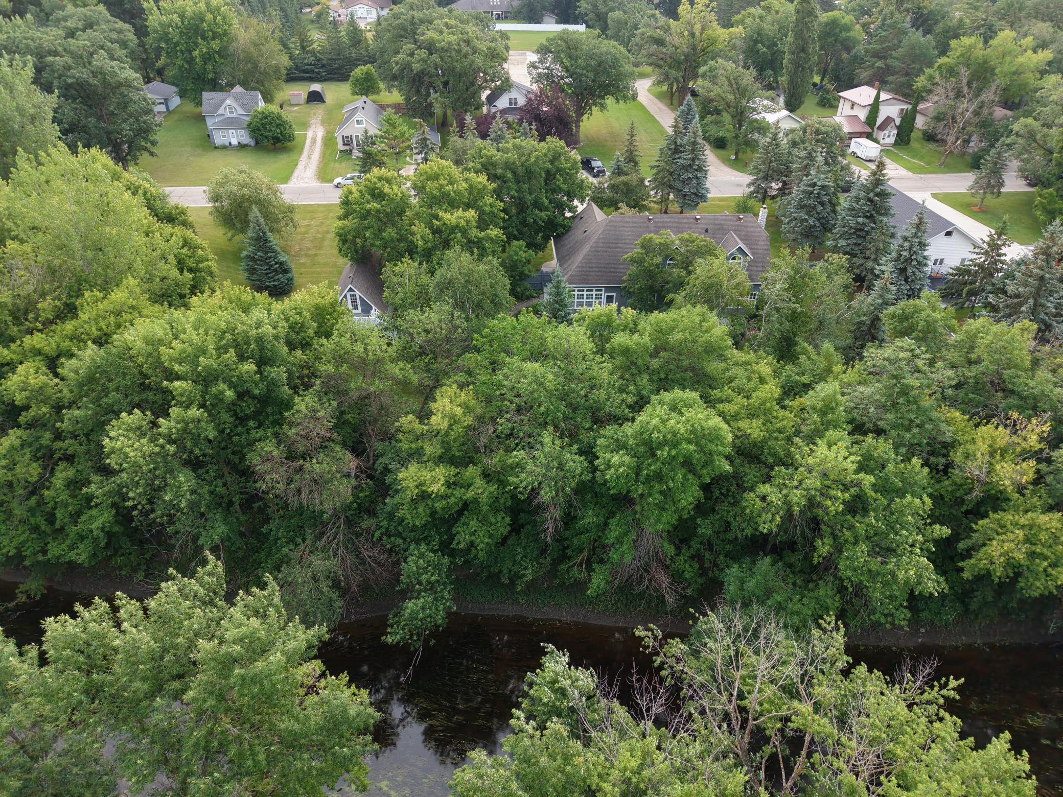 1990 single family home for sale at 701 3rd Avenue NE in Roseau, MN — 3 bed, 3 bath (photo 5 of 23)