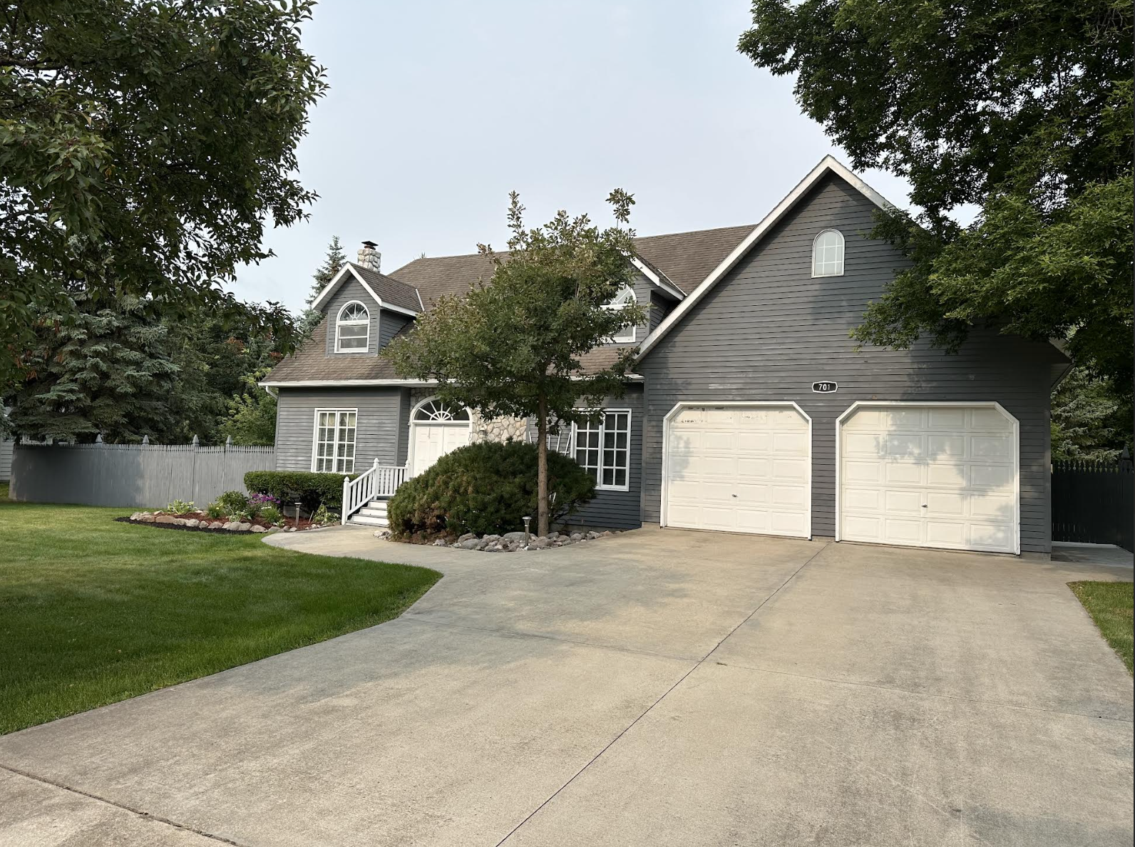 1990 single family home for sale at 701 3rd Avenue NE in Roseau, MN — 3 bed, 3 bath (photo 6 of 23)