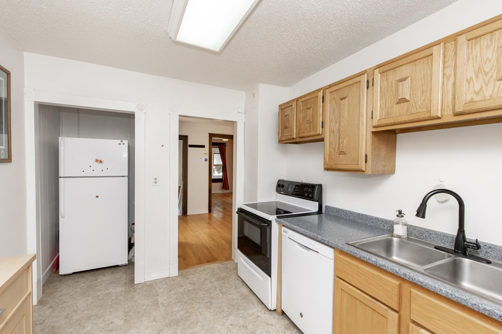 723 6th Avenue N, Fargo ND 58102 - Photo 17 of 53