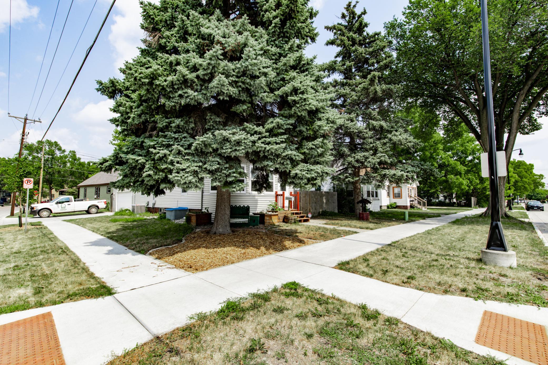 723 6th Avenue N, Fargo ND 58102 - Photo 3 of 53