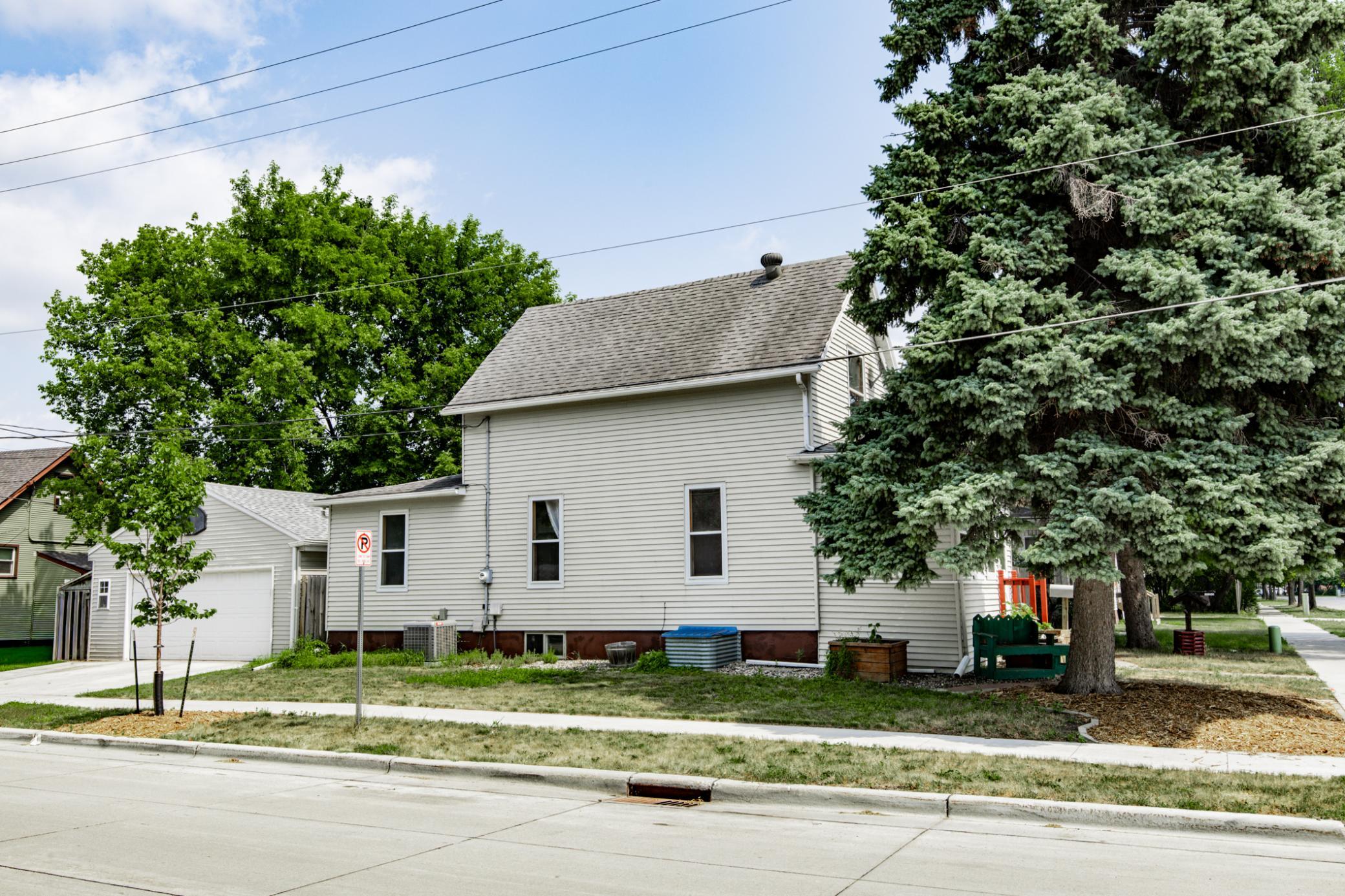 723 6th Avenue N, Fargo ND 58102 - Photo 5 of 53