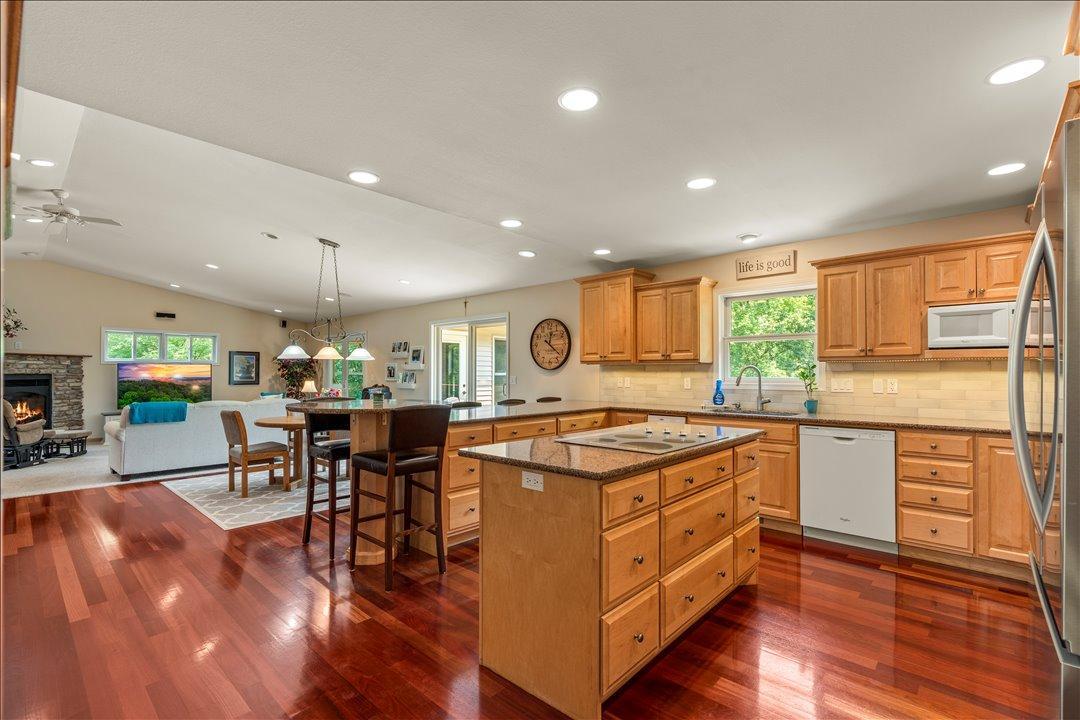 13682 Oak Hollow Road, Brainerd MN 56401 - Photo 9 of 54