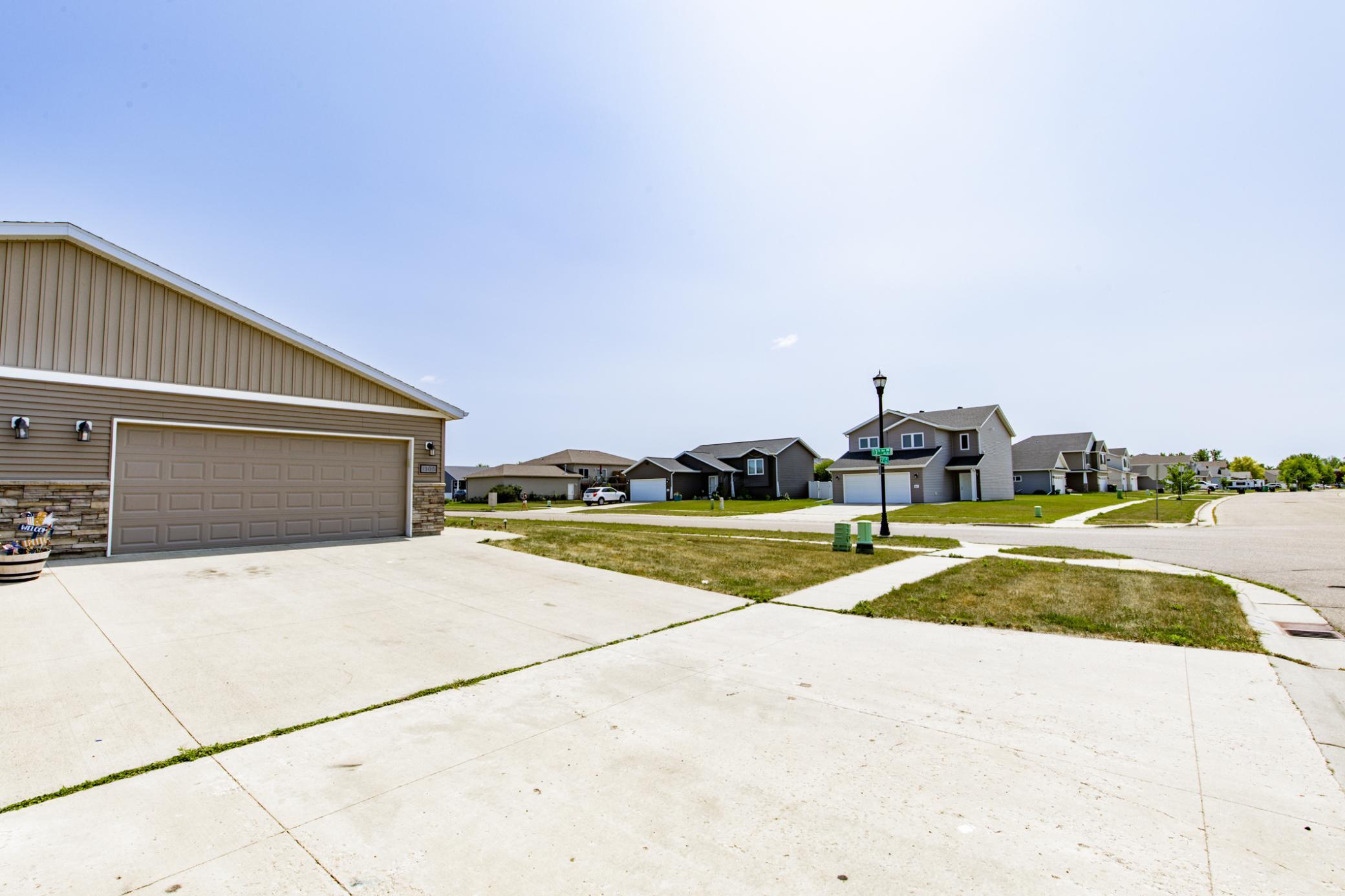 1305 5th Street NW, West Fargo ND 58078 - Photo 5 of 40