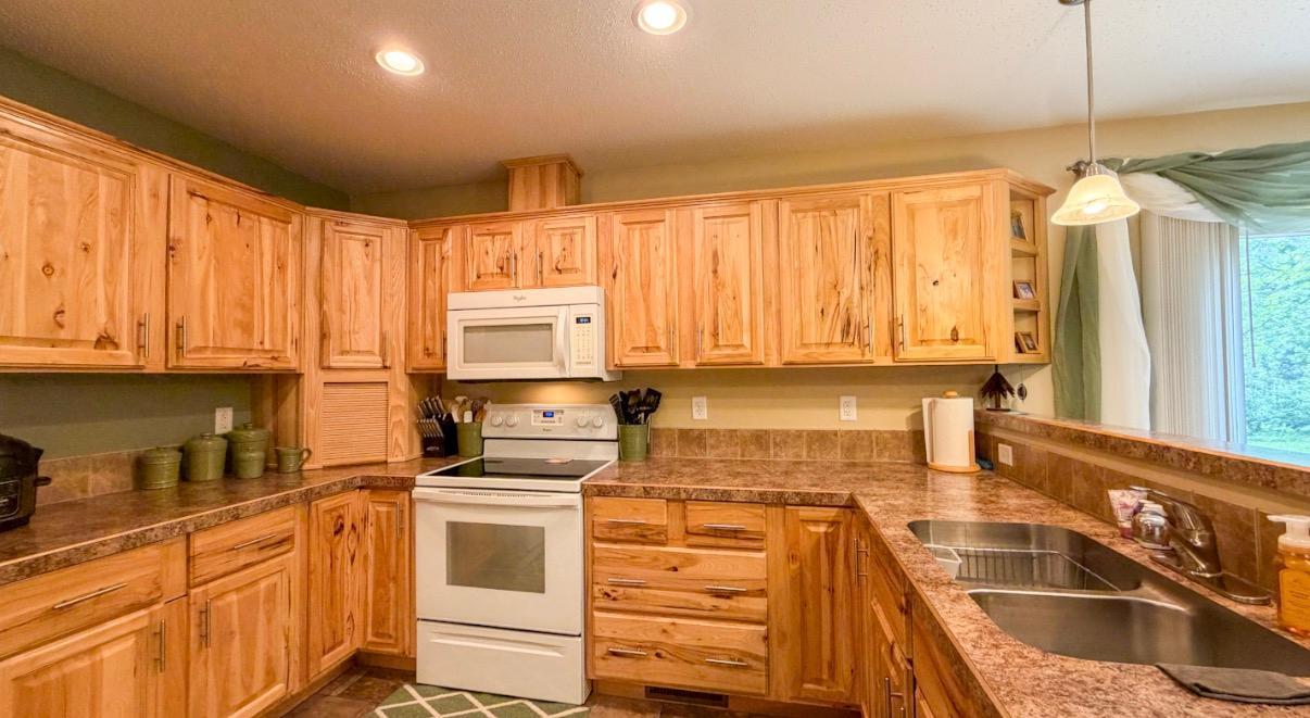 5252 Elmwood Court NE, Bemidji MN 56601 - Photo 7 of 36