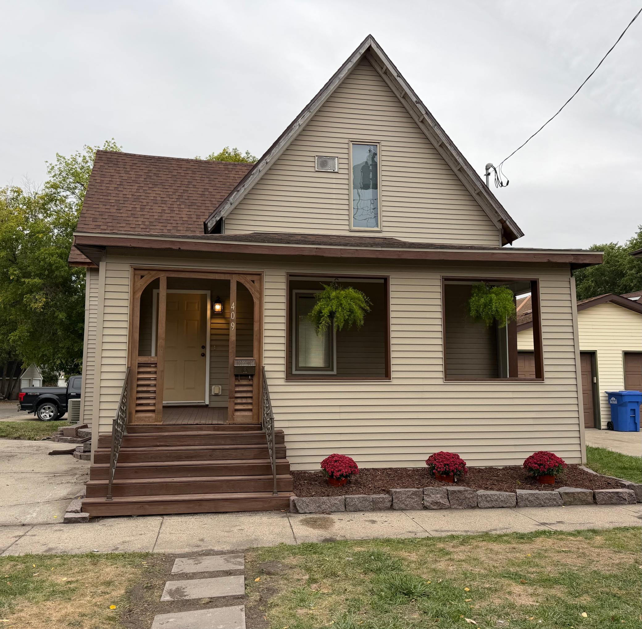 1900 single family home for sale at 409 9th Street S in Fargo, ND — 3 bed, 2 bath
