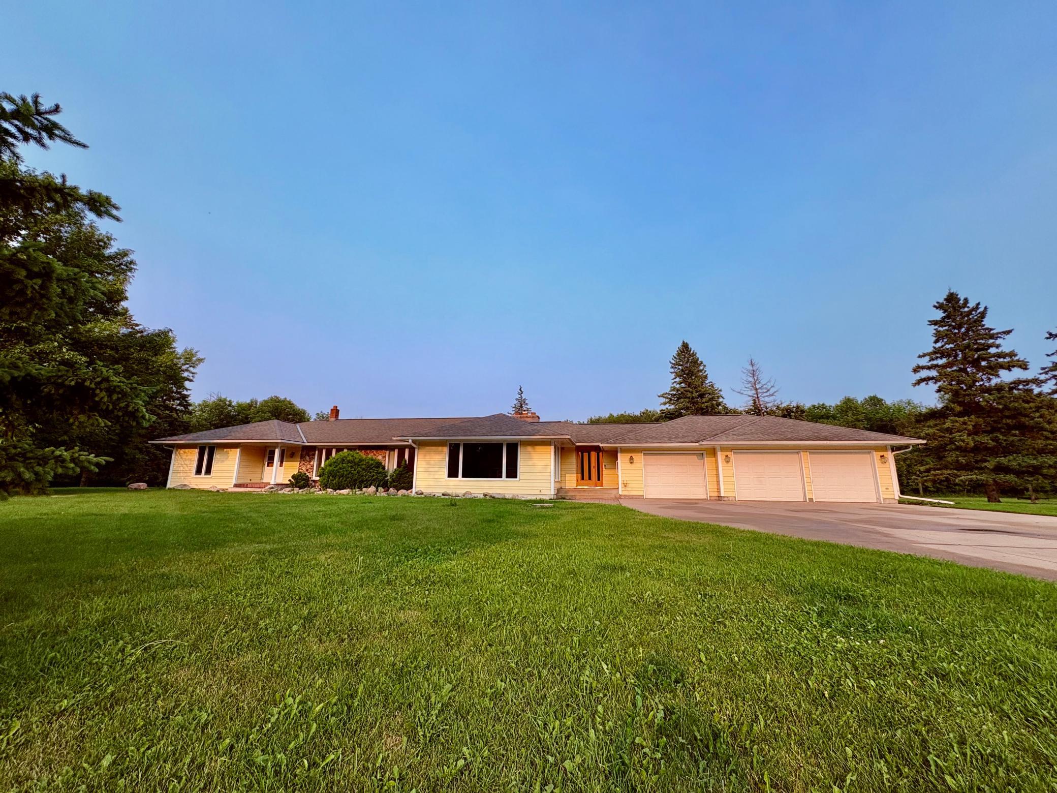 1976 single family home for sale at 59366 330th Street in Warroad, MN — 5 bed, 5 bath (photo 2 of 75)