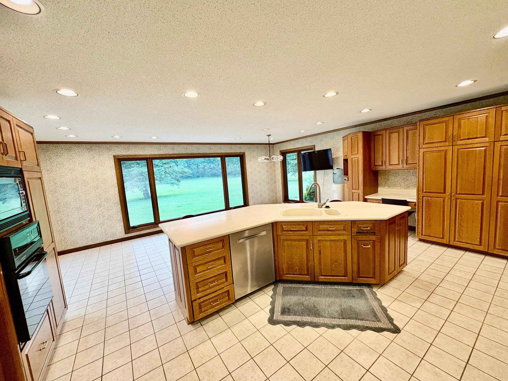 1976 single family home for sale at 59366 330th Street in Warroad, MN — 5 bed, 5 bath (photo 23 of 75)