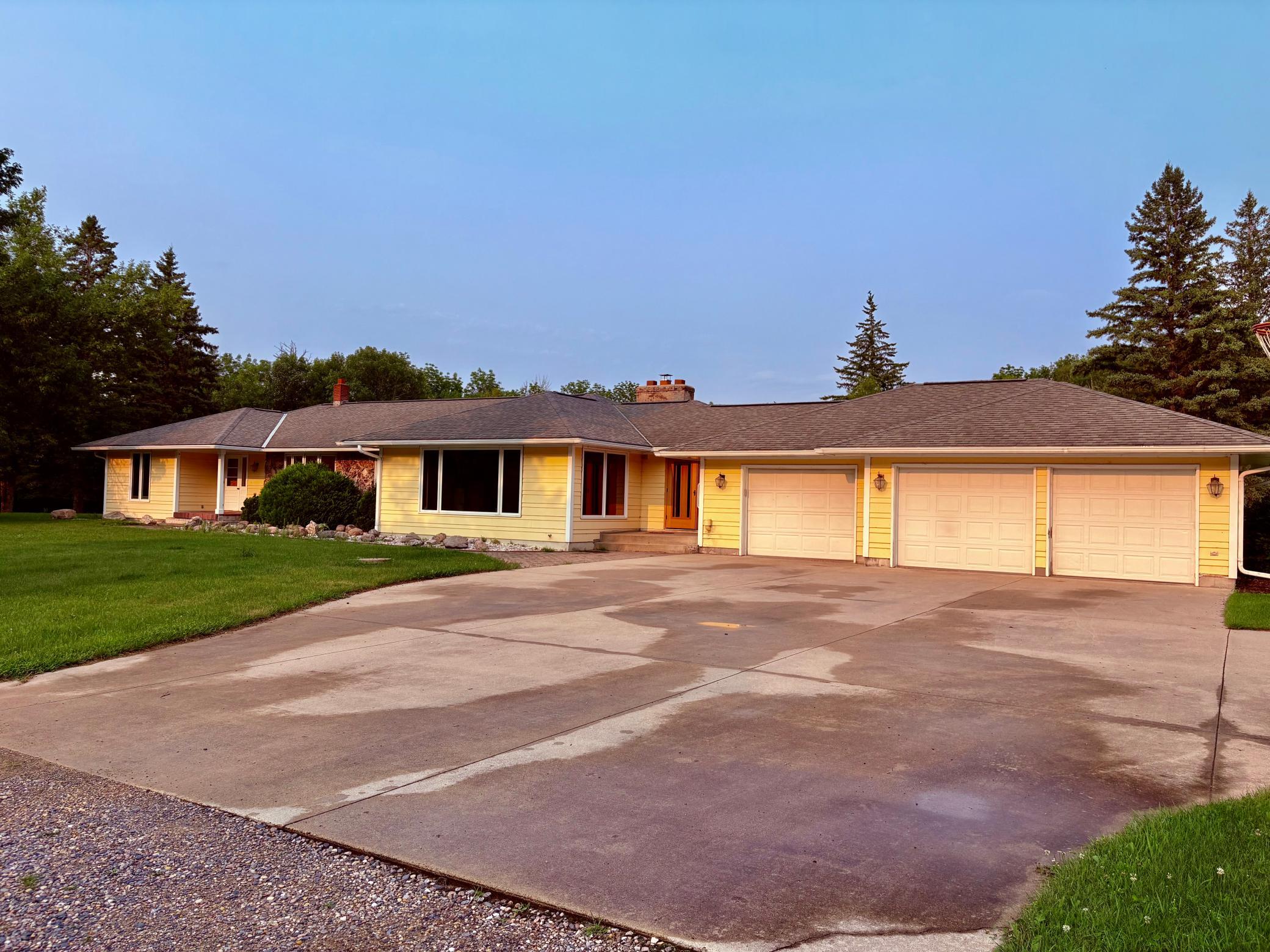 1976 single family home for sale at 59366 330th Street in Warroad, MN — 5 bed, 5 bath (photo 4 of 75)