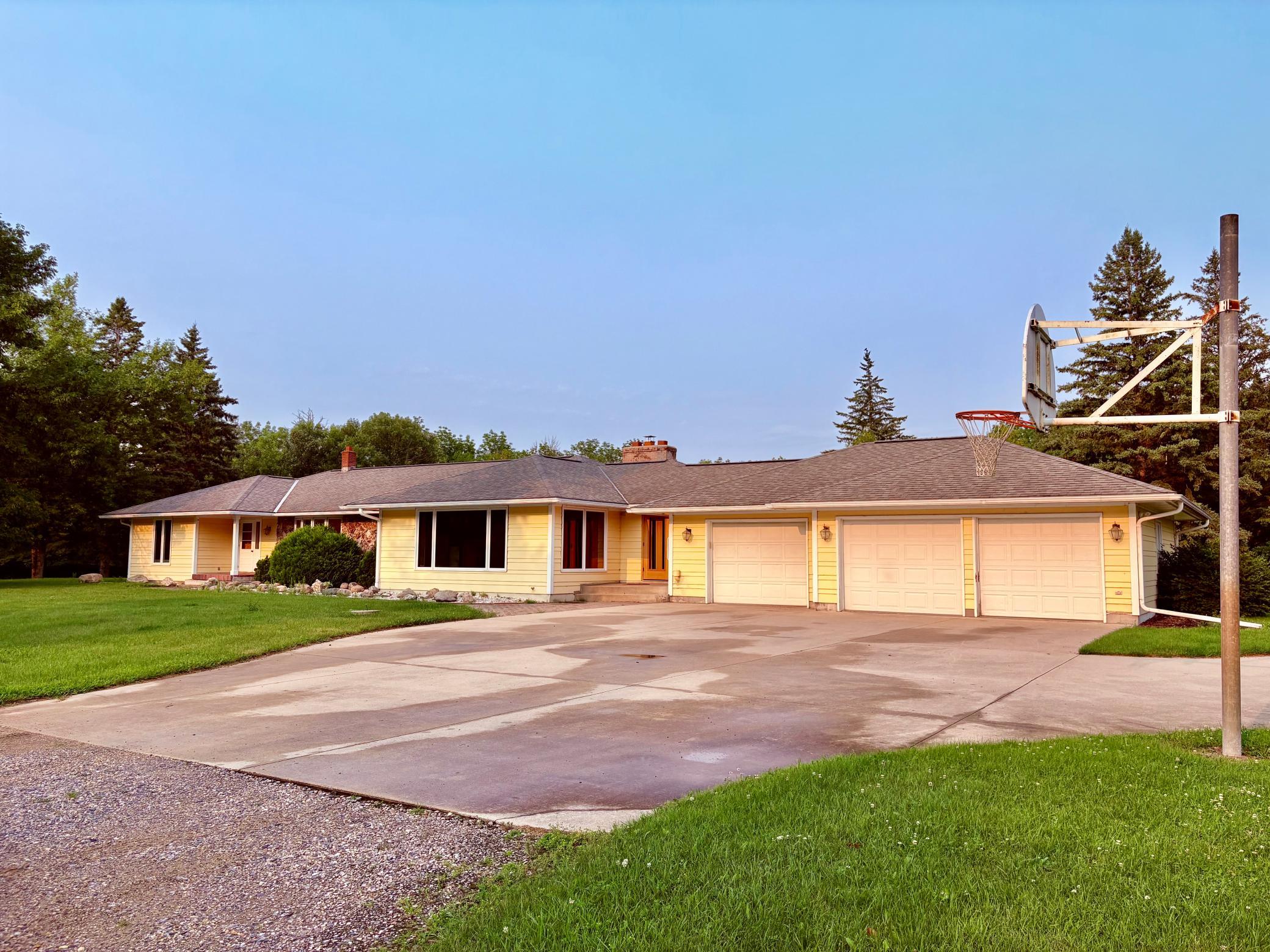 1976 single family home for sale at 59366 330th Street in Warroad, MN — 5 bed, 5 bath (photo 5 of 75)