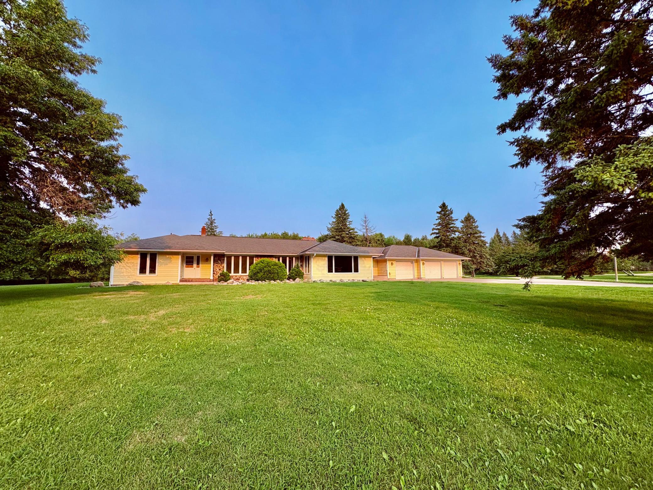 1976 single family home for sale at 59366 330th Street in Warroad, MN — 5 bed, 5 bath (photo 9 of 75)
