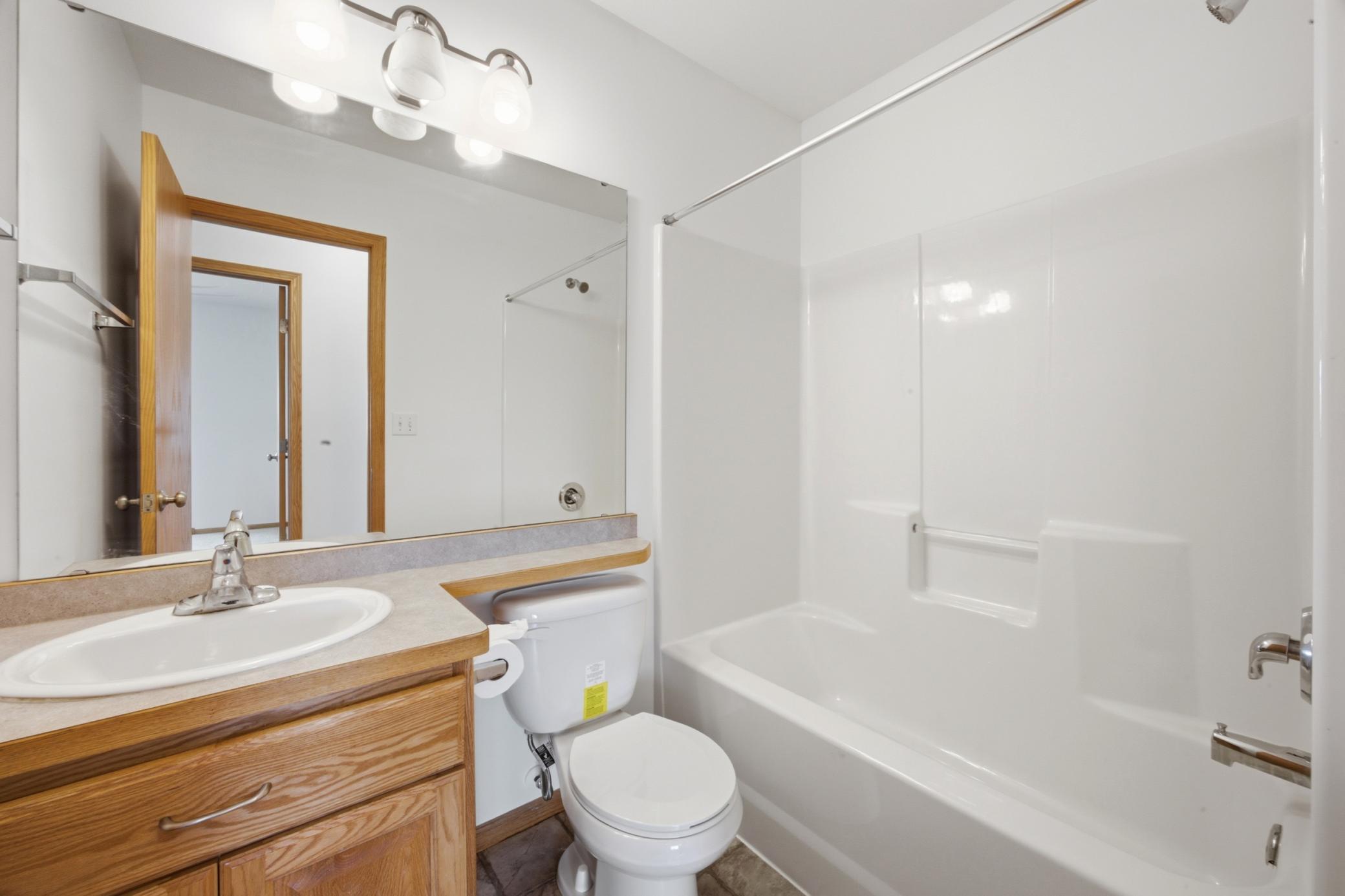 2006 single family home for sale at 3635 Harrison Street S in Fargo, ND — 4 bed, 3 bath (photo 17 of 37)