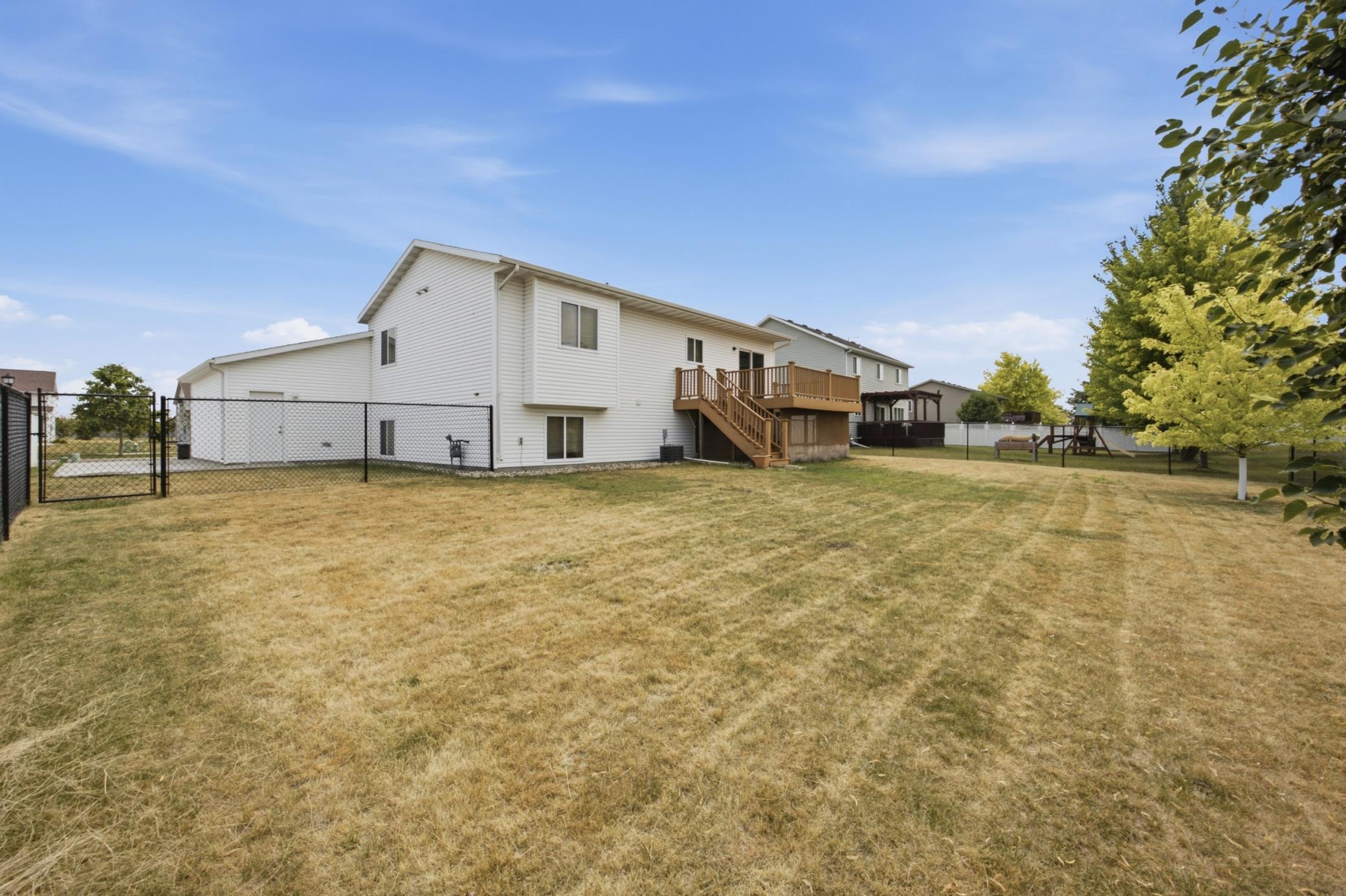 2006 single family home for sale at 3635 Harrison Street S in Fargo, ND — 4 bed, 3 bath (photo 27 of 37)