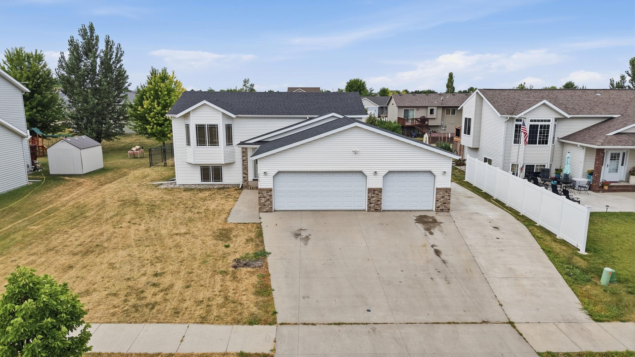 2006 single family home for sale at 3635 Harrison Street S in Fargo, ND — 4 bed, 3 bath (photo 28 of 37)