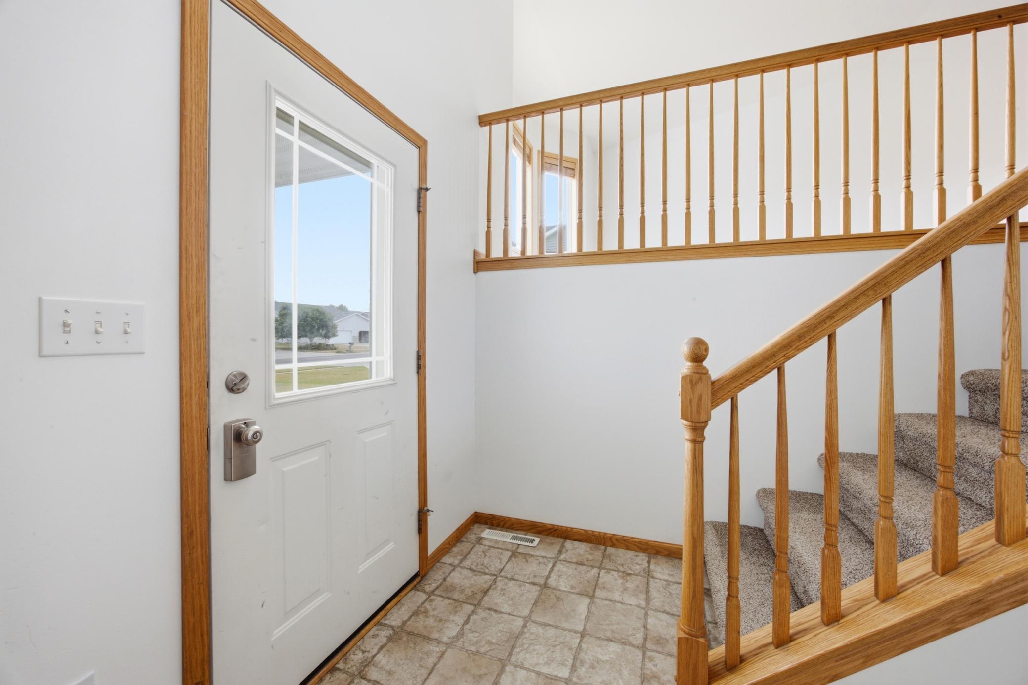 2006 single family home for sale at 3635 Harrison Street S in Fargo, ND — 4 bed, 3 bath (photo 4 of 37)