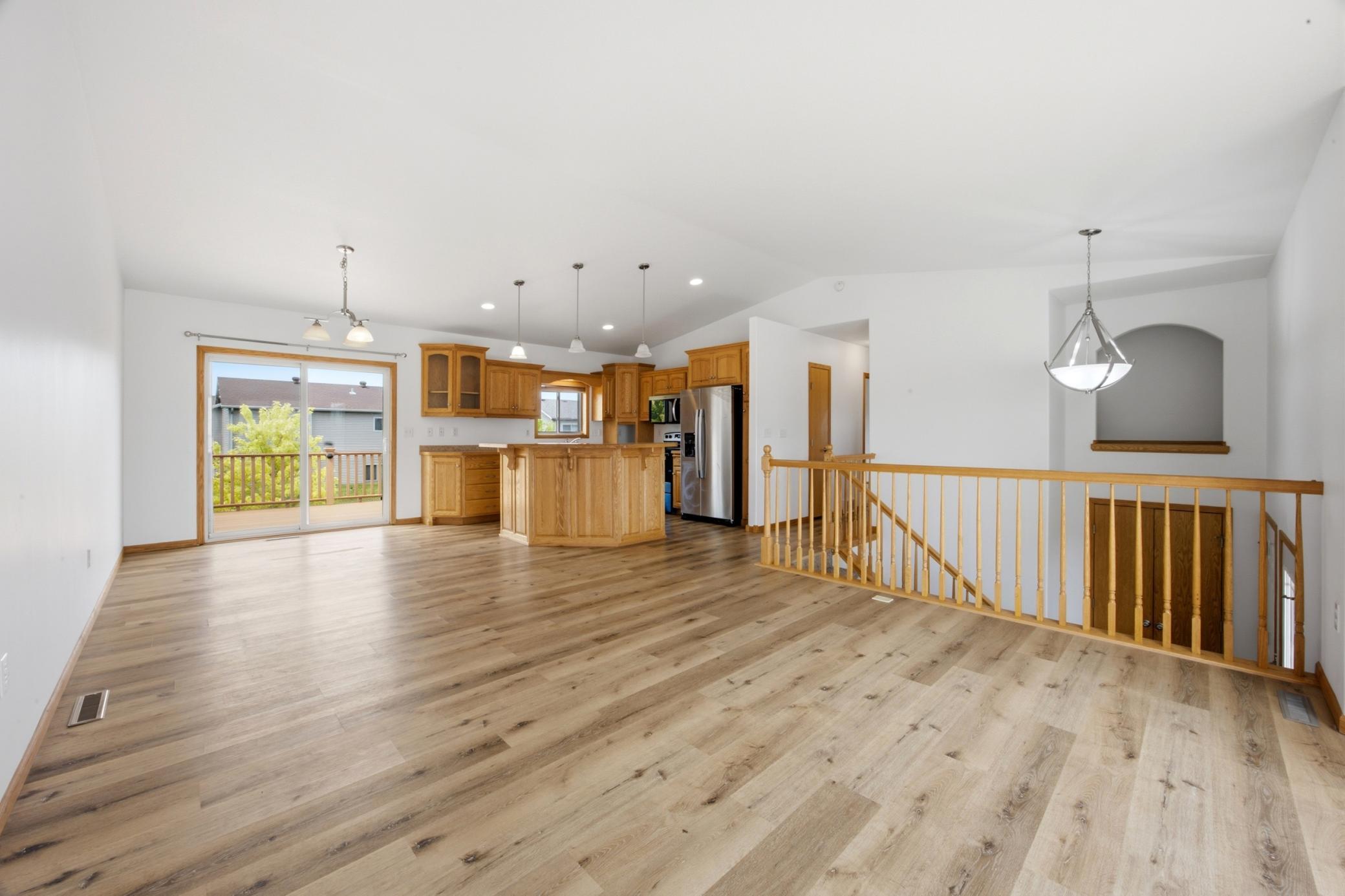 2006 single family home for sale at 3635 Harrison Street S in Fargo, ND — 4 bed, 3 bath (photo 6 of 37)