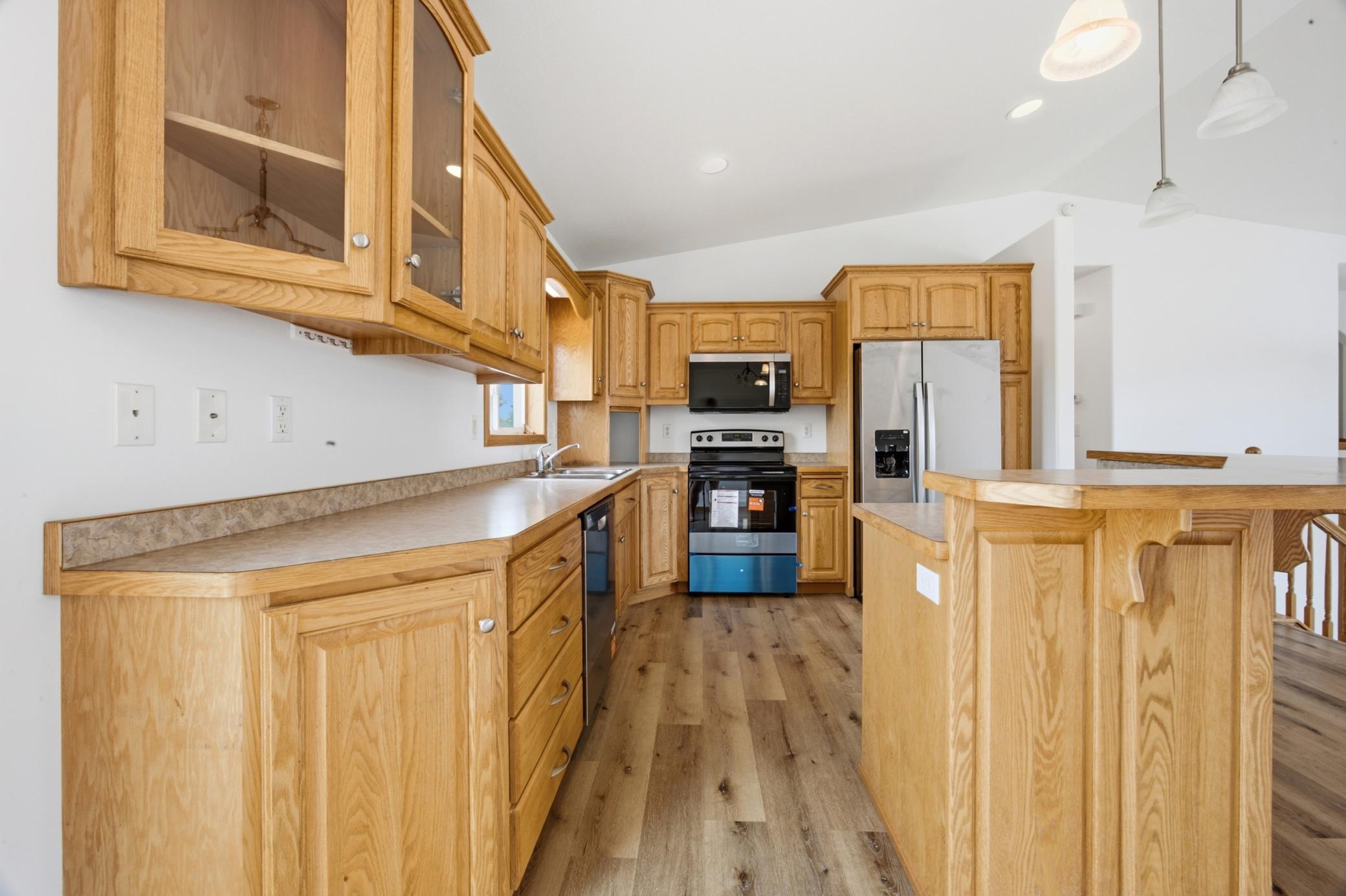 2006 single family home for sale at 3635 Harrison Street S in Fargo, ND — 4 bed, 3 bath (photo 8 of 37)