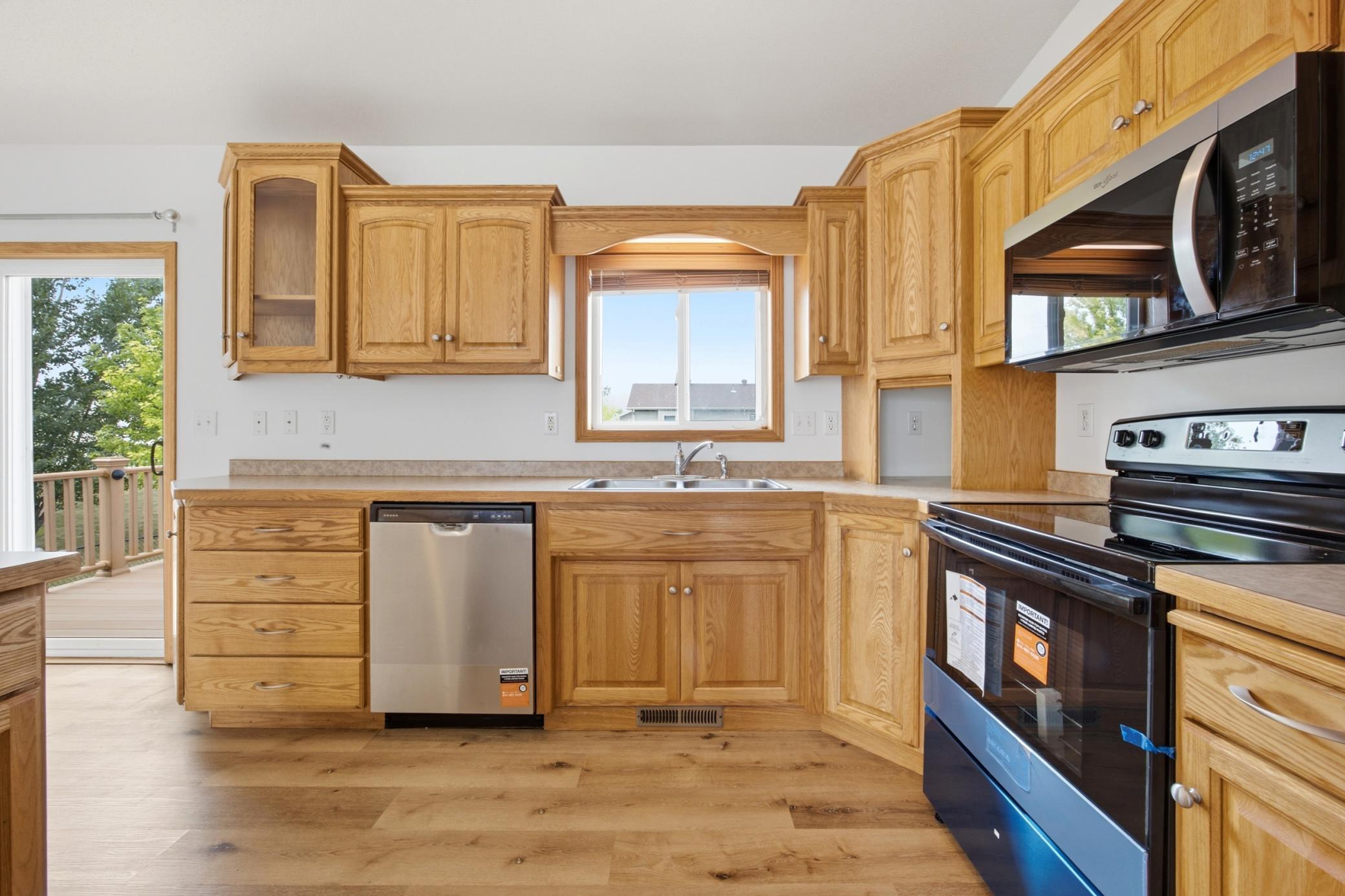 2006 single family home for sale at 3635 Harrison Street S in Fargo, ND — 4 bed, 3 bath (photo 9 of 37)