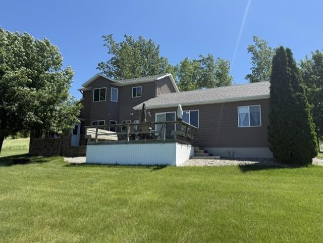 2000 single family home for sale at 11619 24th Street SE in Valley City, ND — 3 bed, 2 bath (photo 2 of 21)