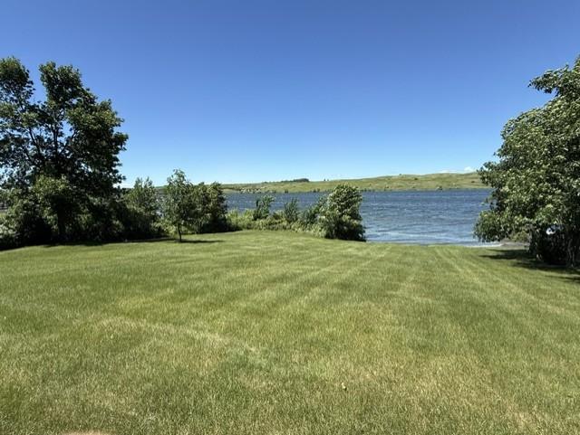 2000 single family home for sale at 11619 24th Street SE in Valley City, ND — 3 bed, 2 bath (photo 5 of 21)