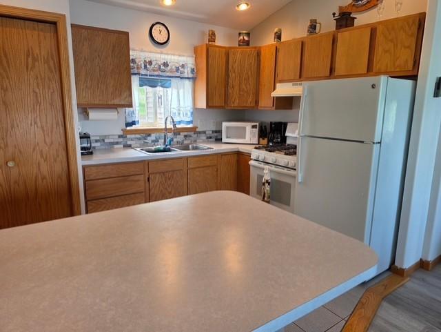2000 single family home for sale at 11619 24th Street SE in Valley City, ND — 3 bed, 2 bath (photo 7 of 21)