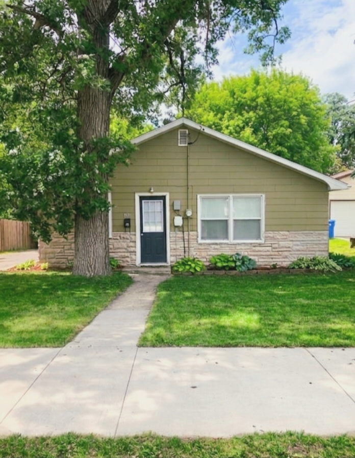 1950 single family home for sale at 1030 West Avenue in Detroit Lakes, MN — 2 bed, 2 bath
