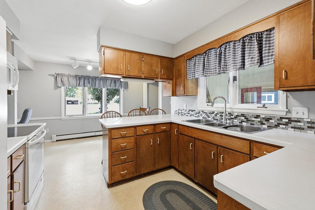 607 6th Street W, West Fargo ND 58078 - Photo 10 of 59