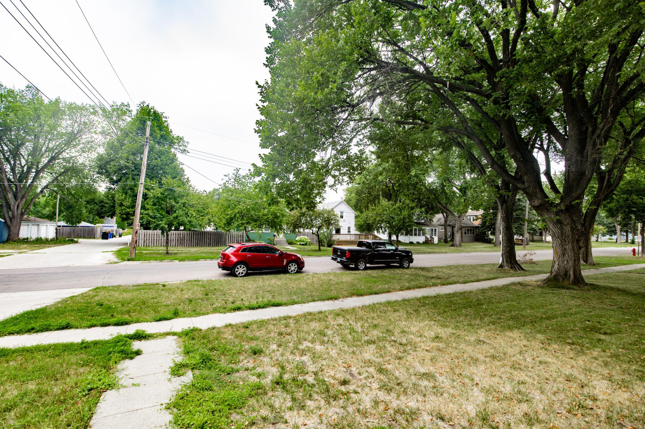 1011 College Street N, Fargo ND 58102 - Photo 4 of 48