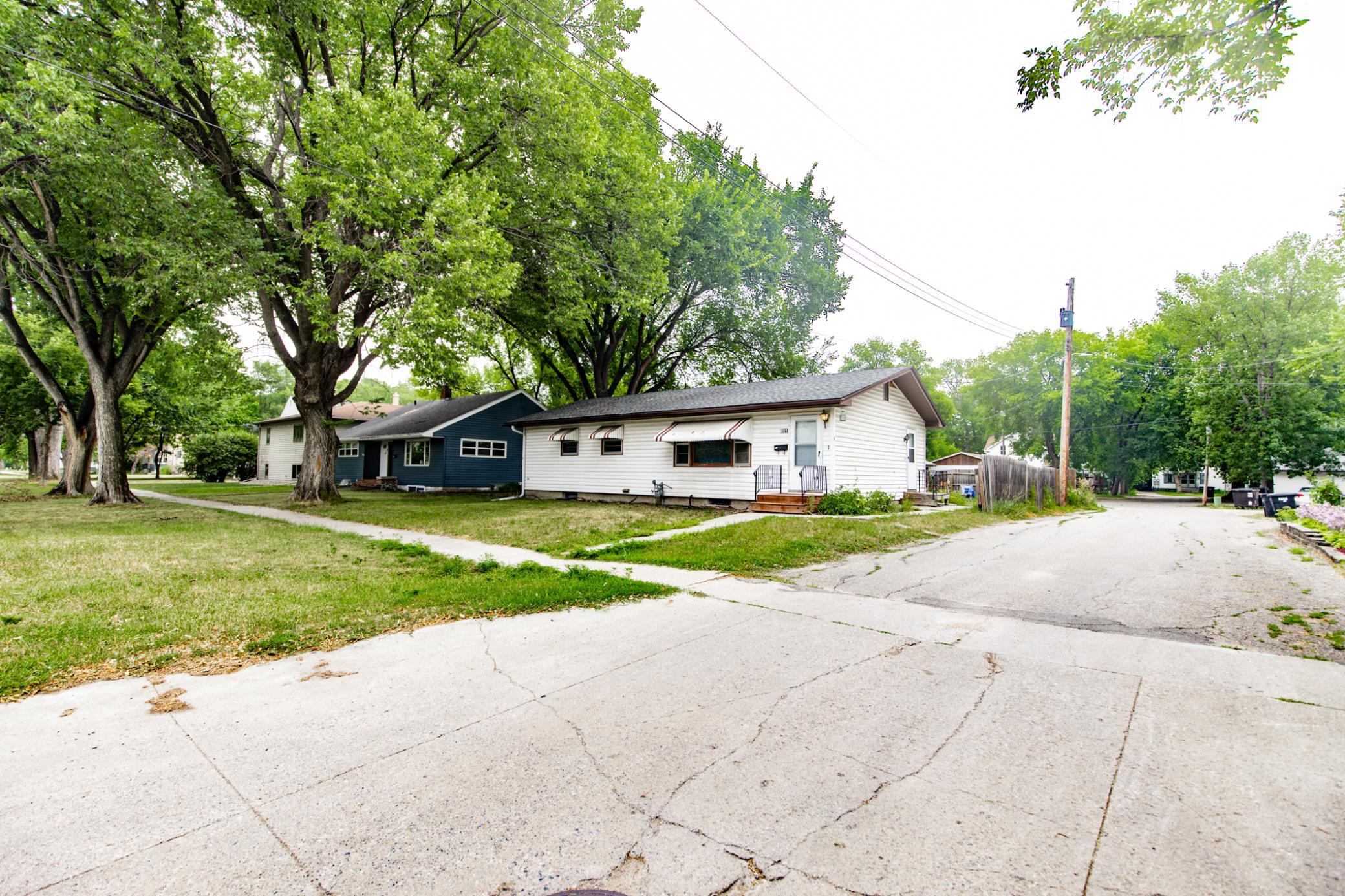 1011 College Street N, Fargo ND 58102 - Photo 5 of 48
