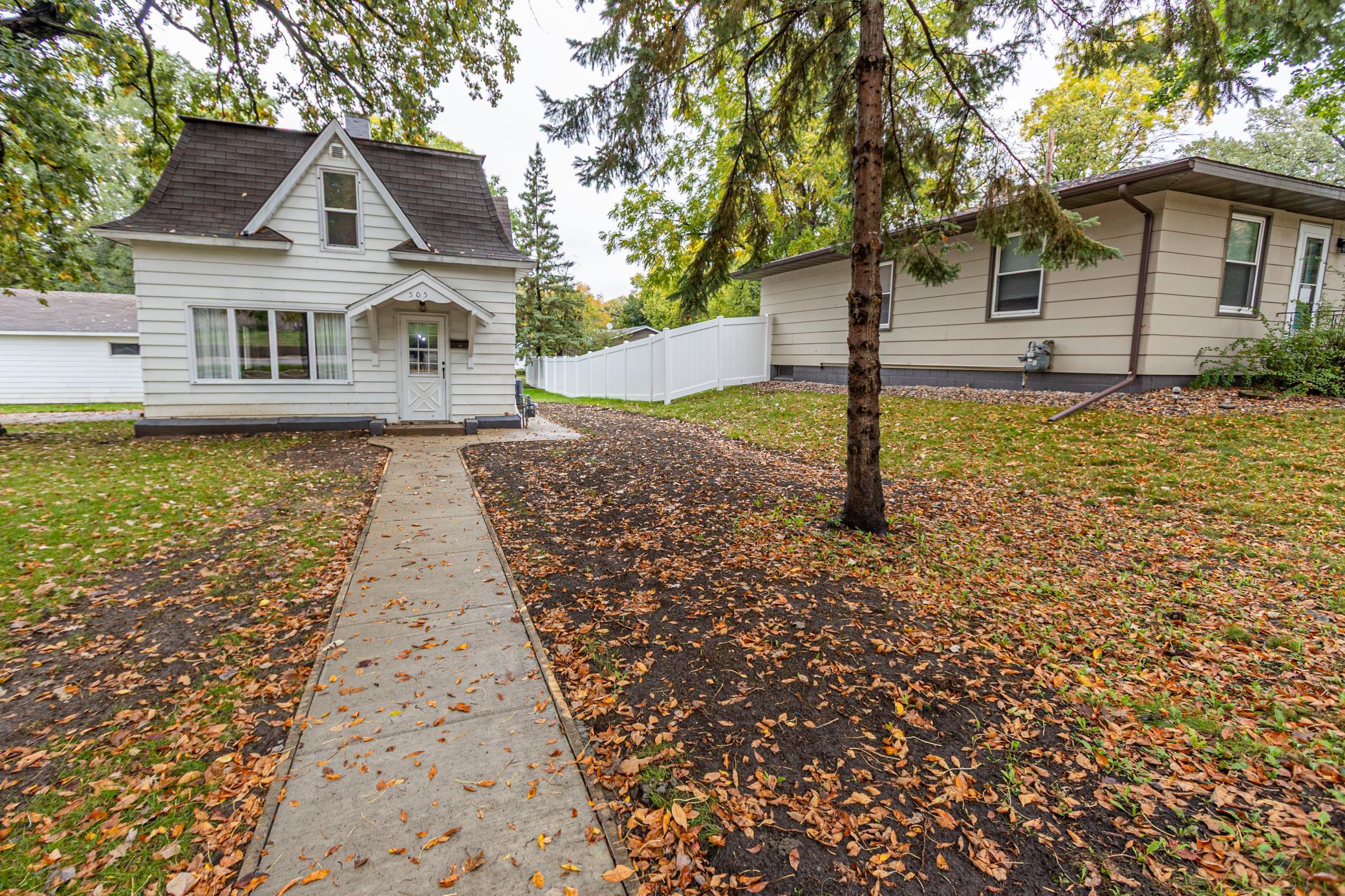 1900 single family home for sale at 505 8th Avenue E in Alexandria, MN — 3 bed, 2 bath (photo 2 of 38)