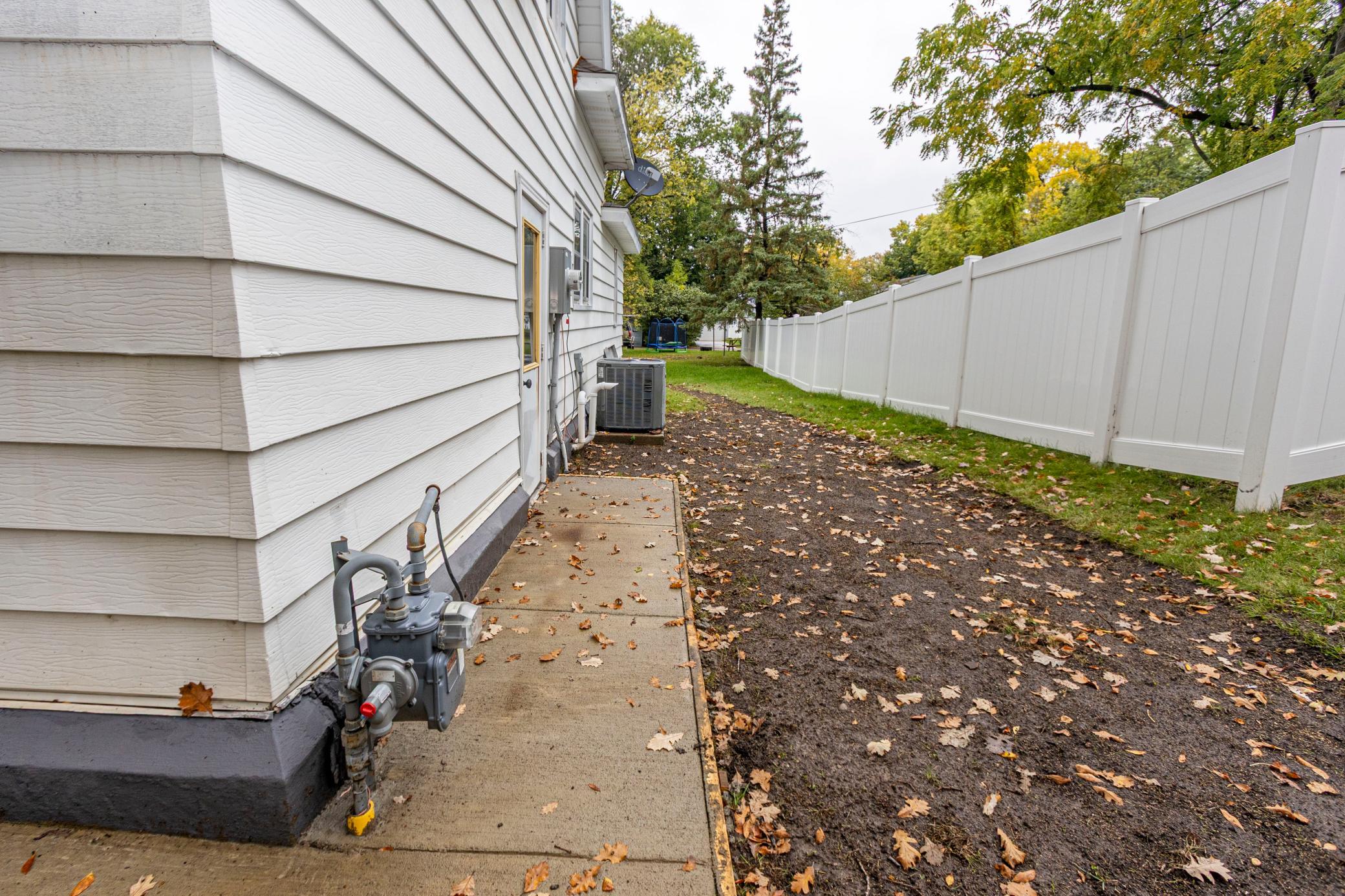 1900 single family home for sale at 505 8th Avenue E in Alexandria, MN — 3 bed, 2 bath (photo 35 of 38)