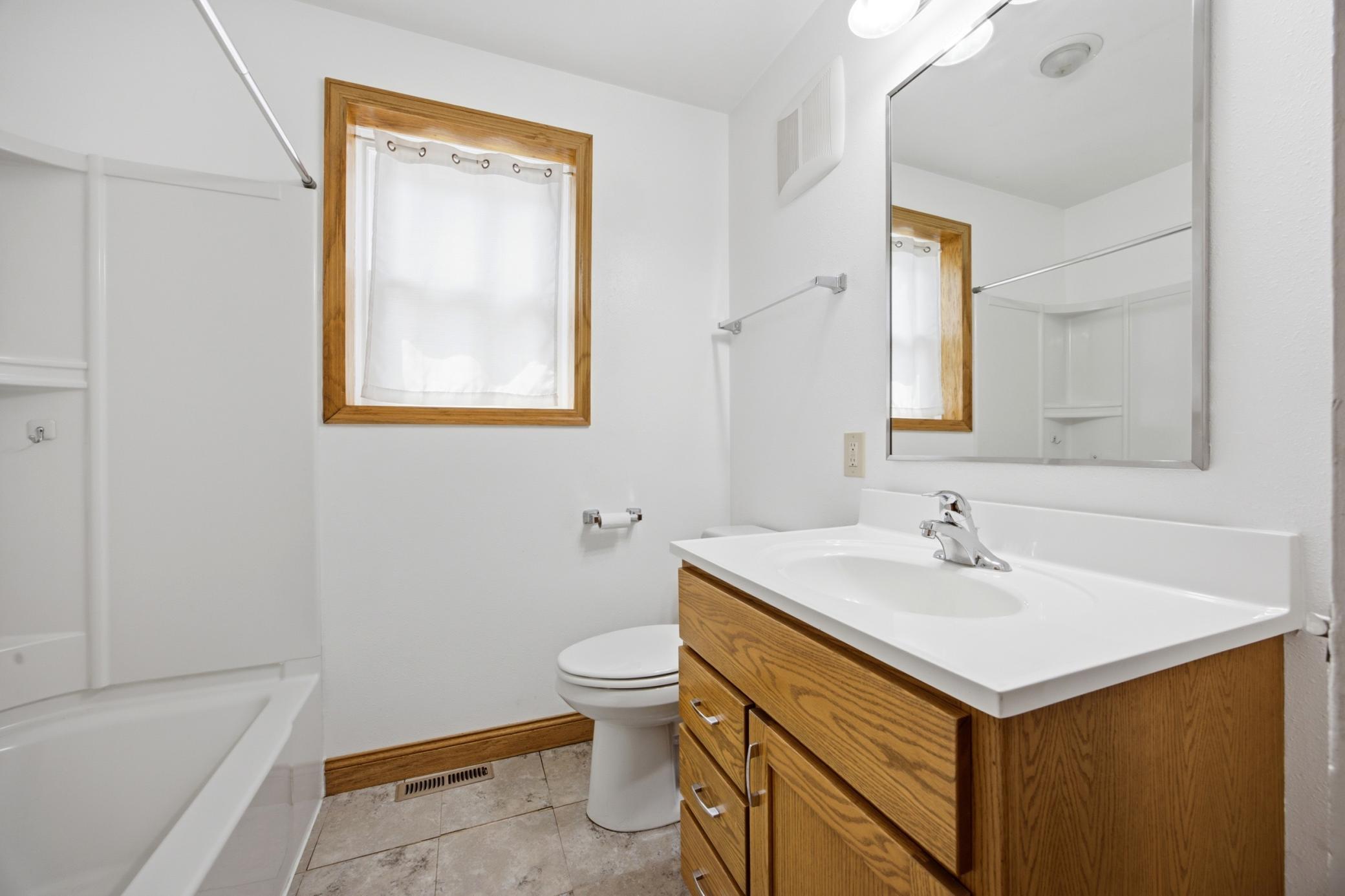 618 6th Street S, Moorhead MN 56560 - Photo 16 of 36