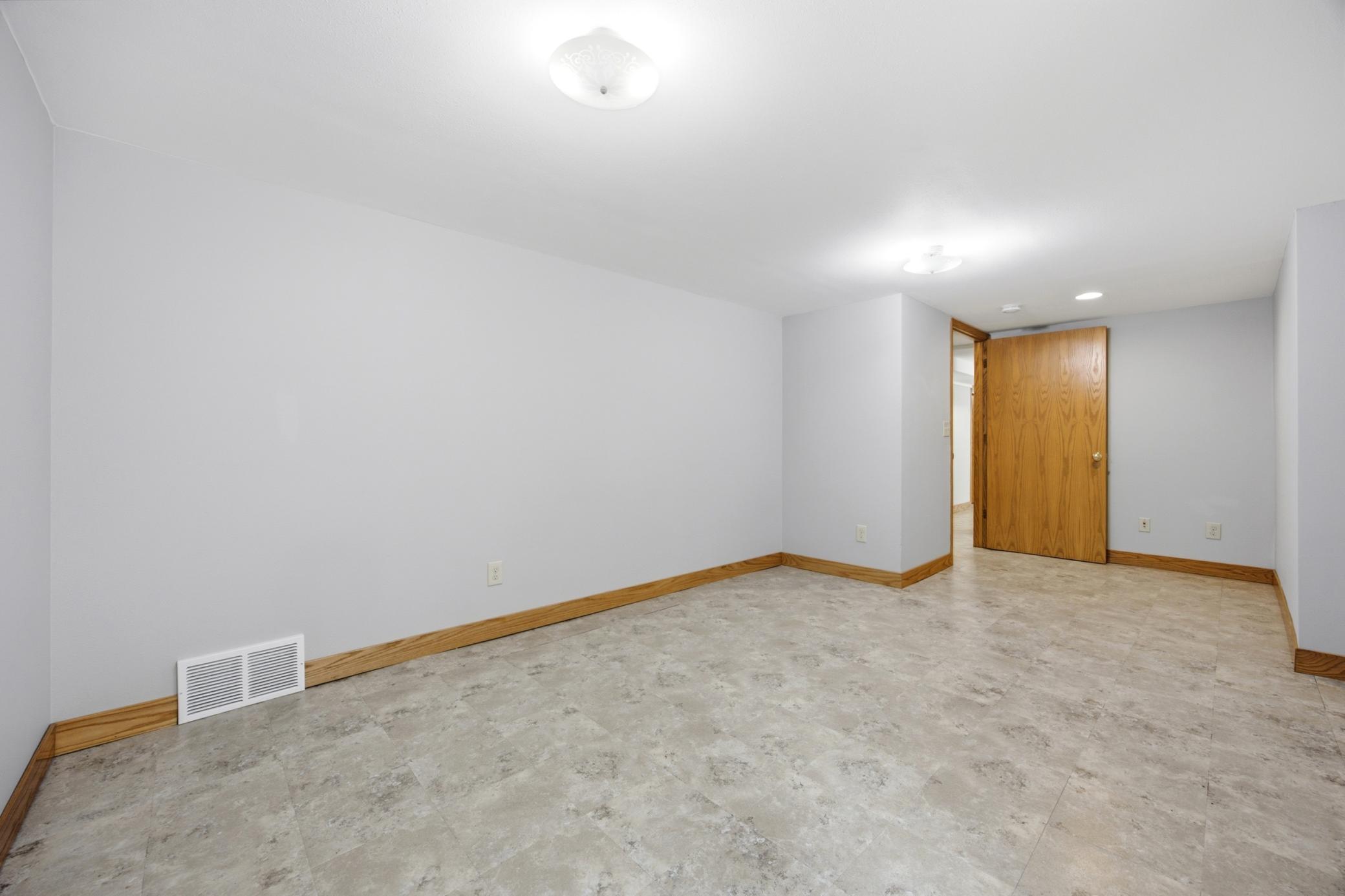618 6th Street S, Moorhead MN 56560 - Photo 22 of 36